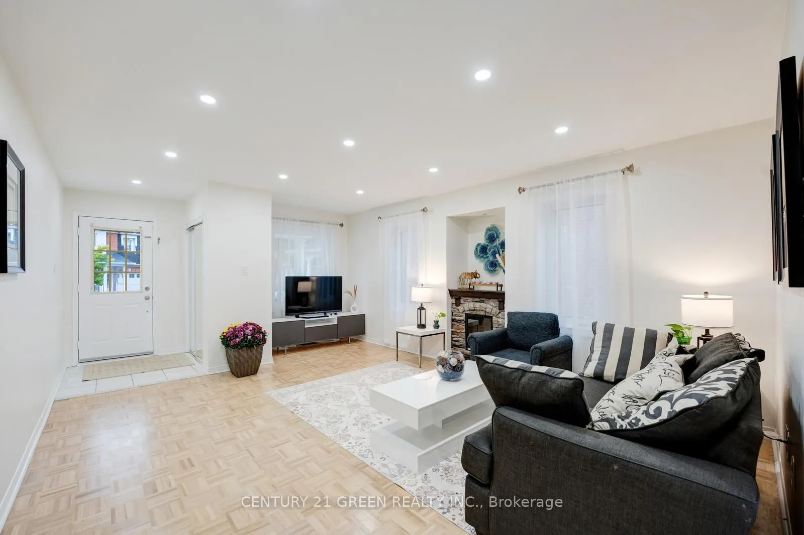 62 Saintsbury Crescent