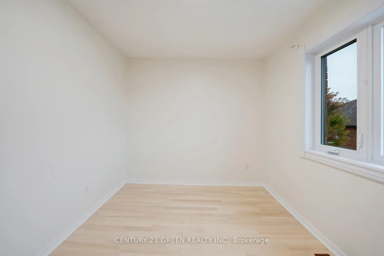 62 Saintsbury Crescent