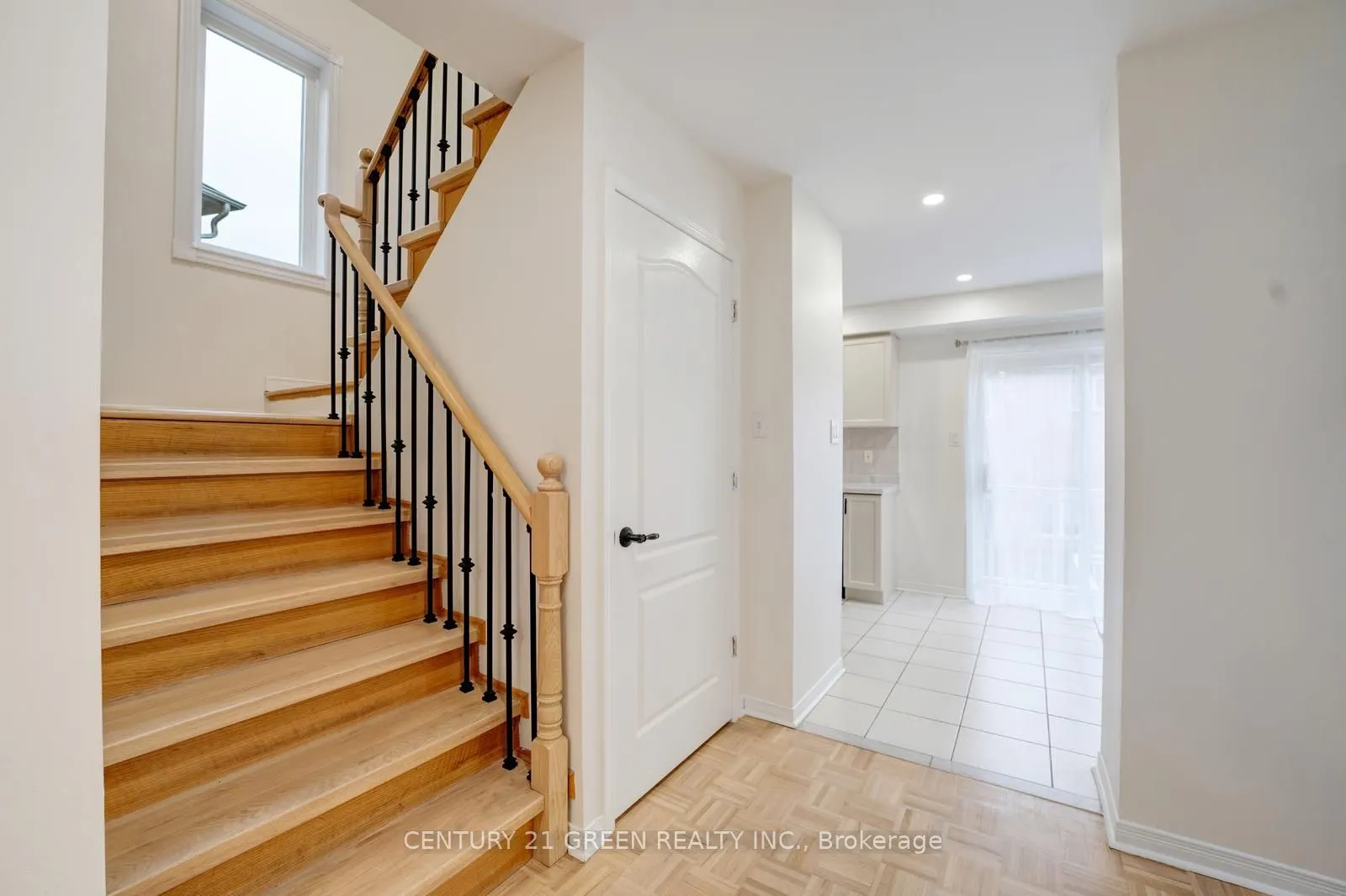62 Saintsbury Crescent