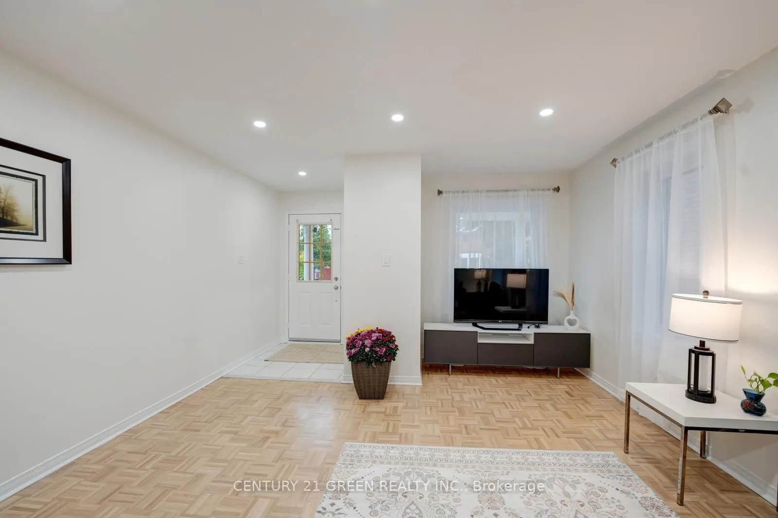 62 Saintsbury Crescent