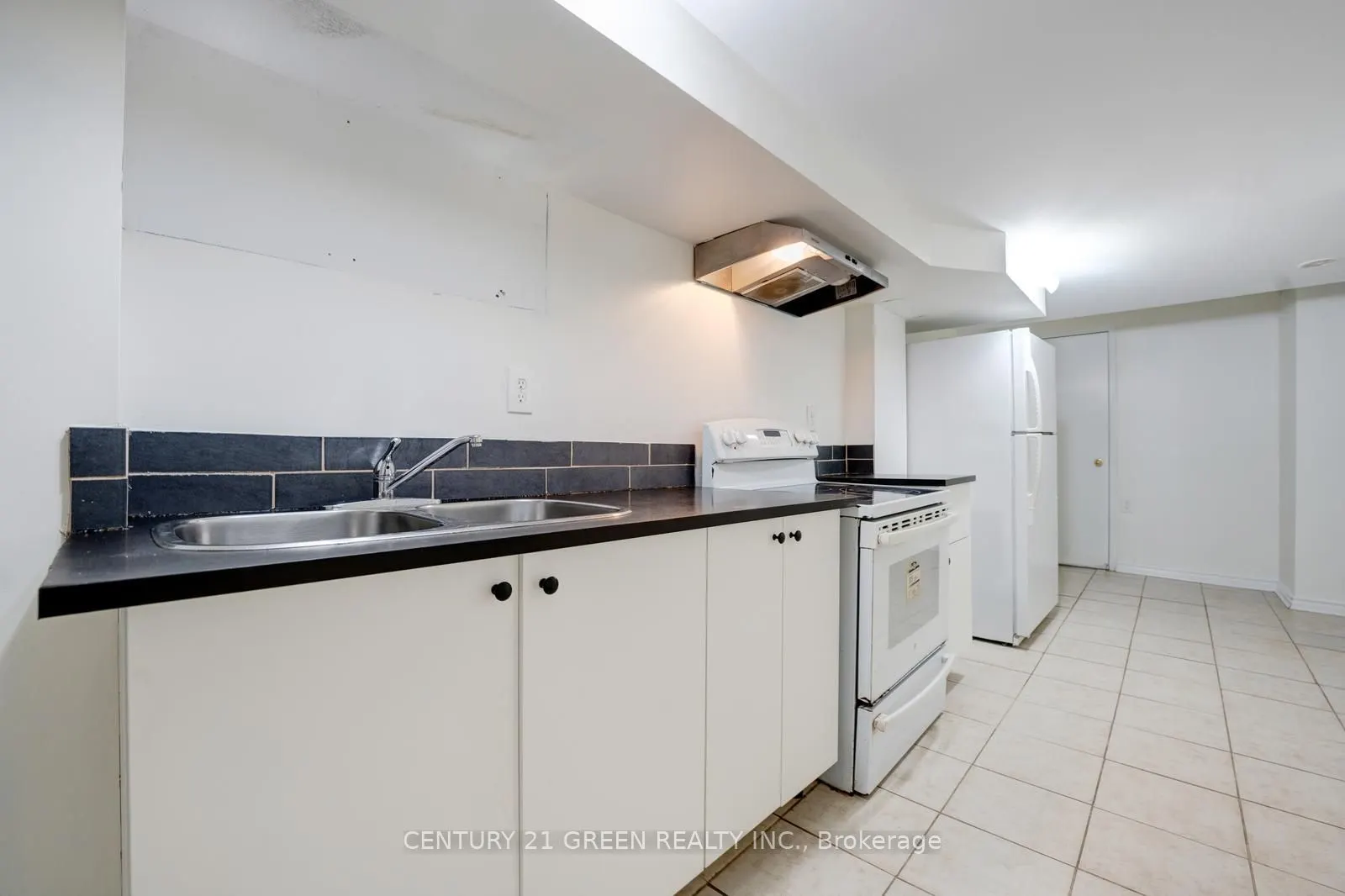 62 Saintsbury Crescent