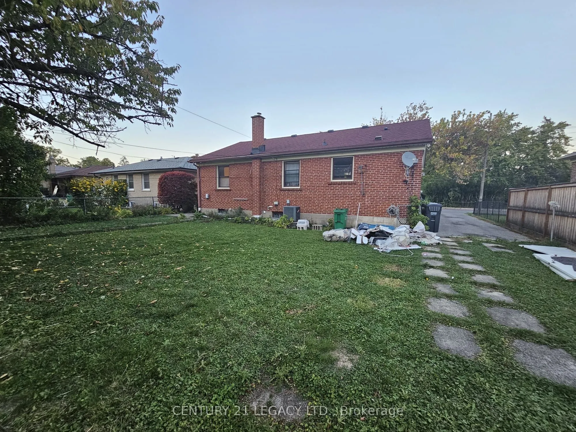 101 McMurchy Avenue S