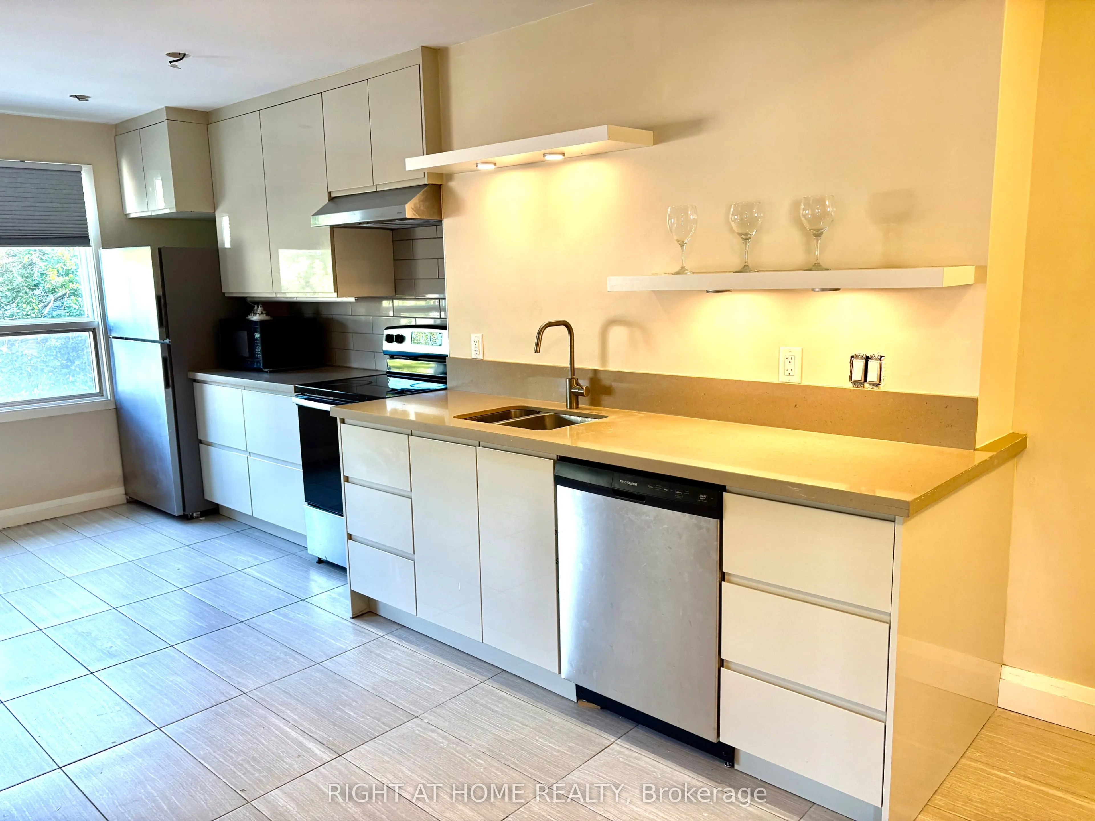 1207 Hurontario Street, #B