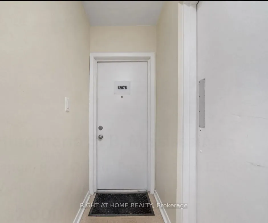 1207 Hurontario Street, #B