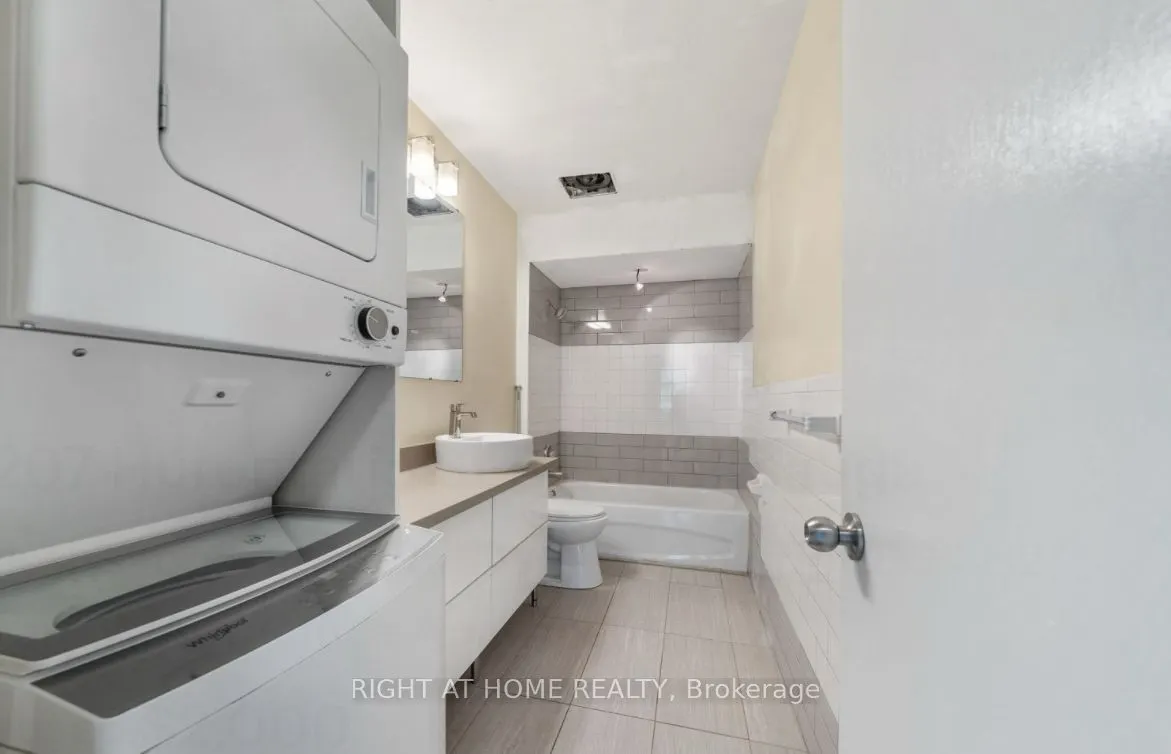1207 Hurontario Street, #B