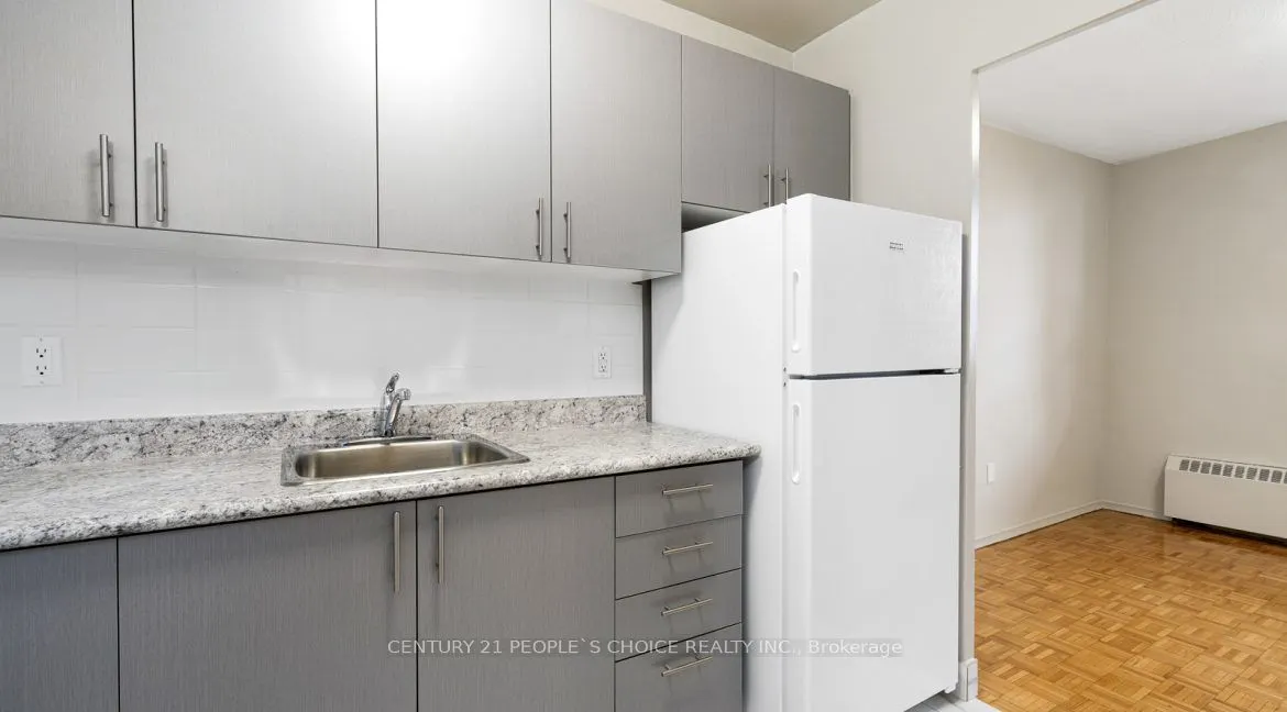 20 Paisley Boulevard W, #512