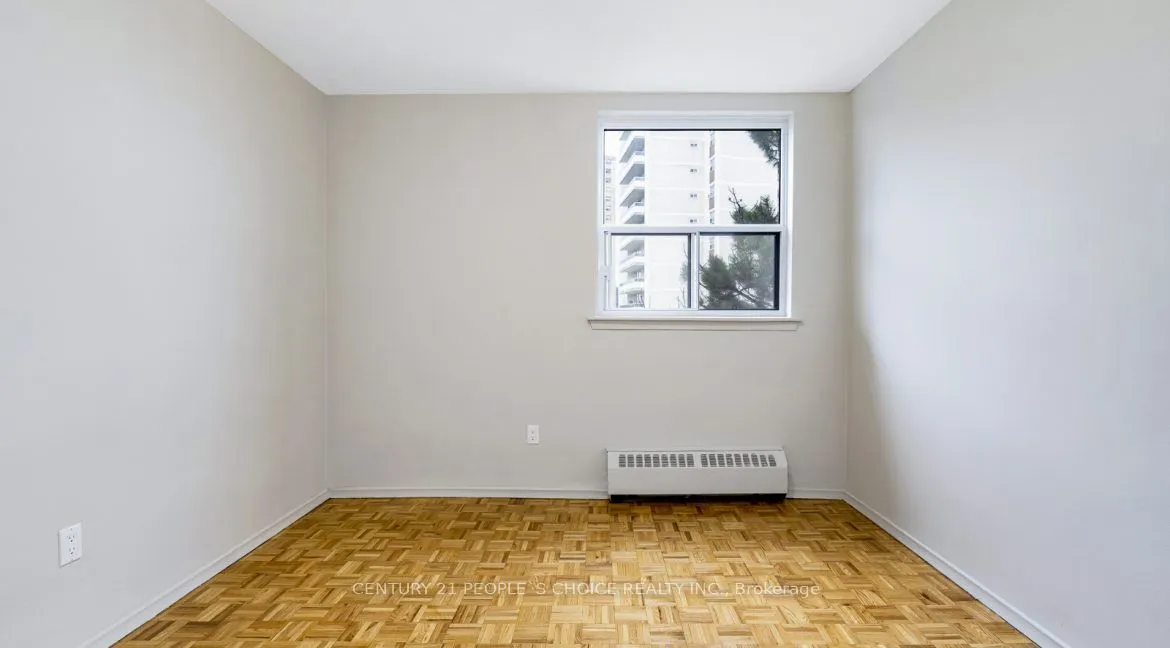 20 Paisley Boulevard W, #512