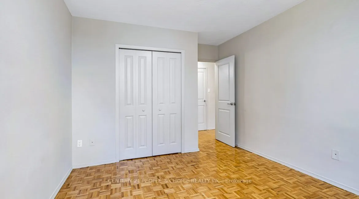 20 Paisley Boulevard W, #512