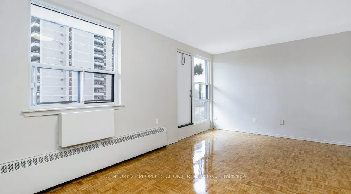 20 Paisley Boulevard W, #512