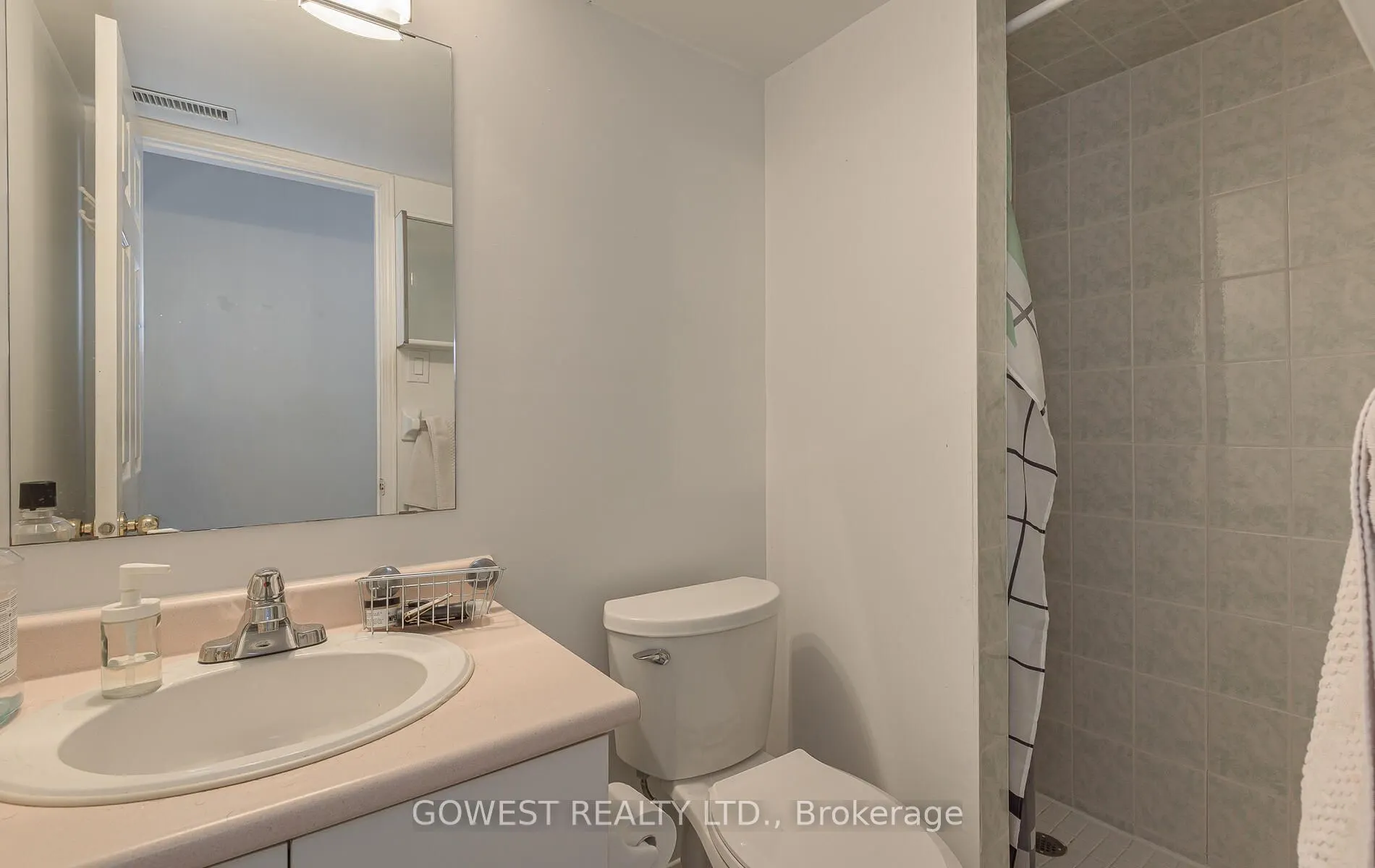 1538 Dupont Street, #B