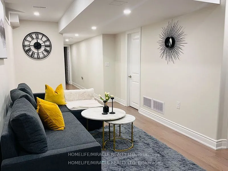 52 Versailles Crescent, #Basement