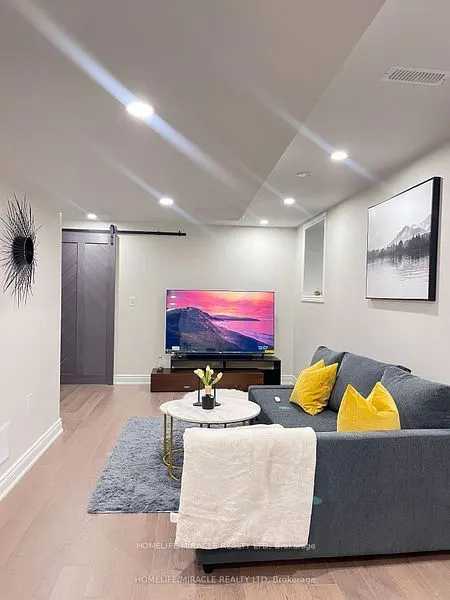 52 Versailles Crescent, #Basement