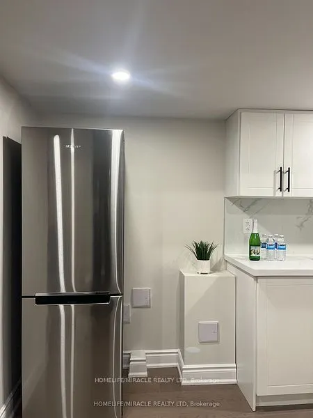 52 Versailles Crescent, #Basement