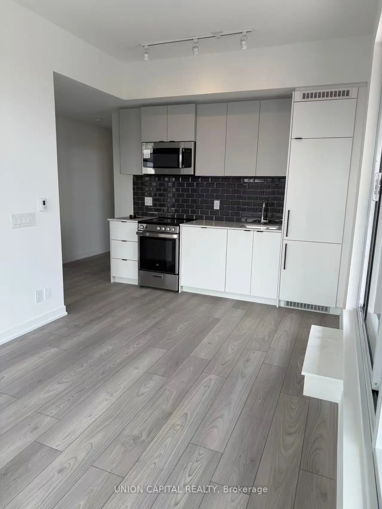 285 Dufferin Street, #521
