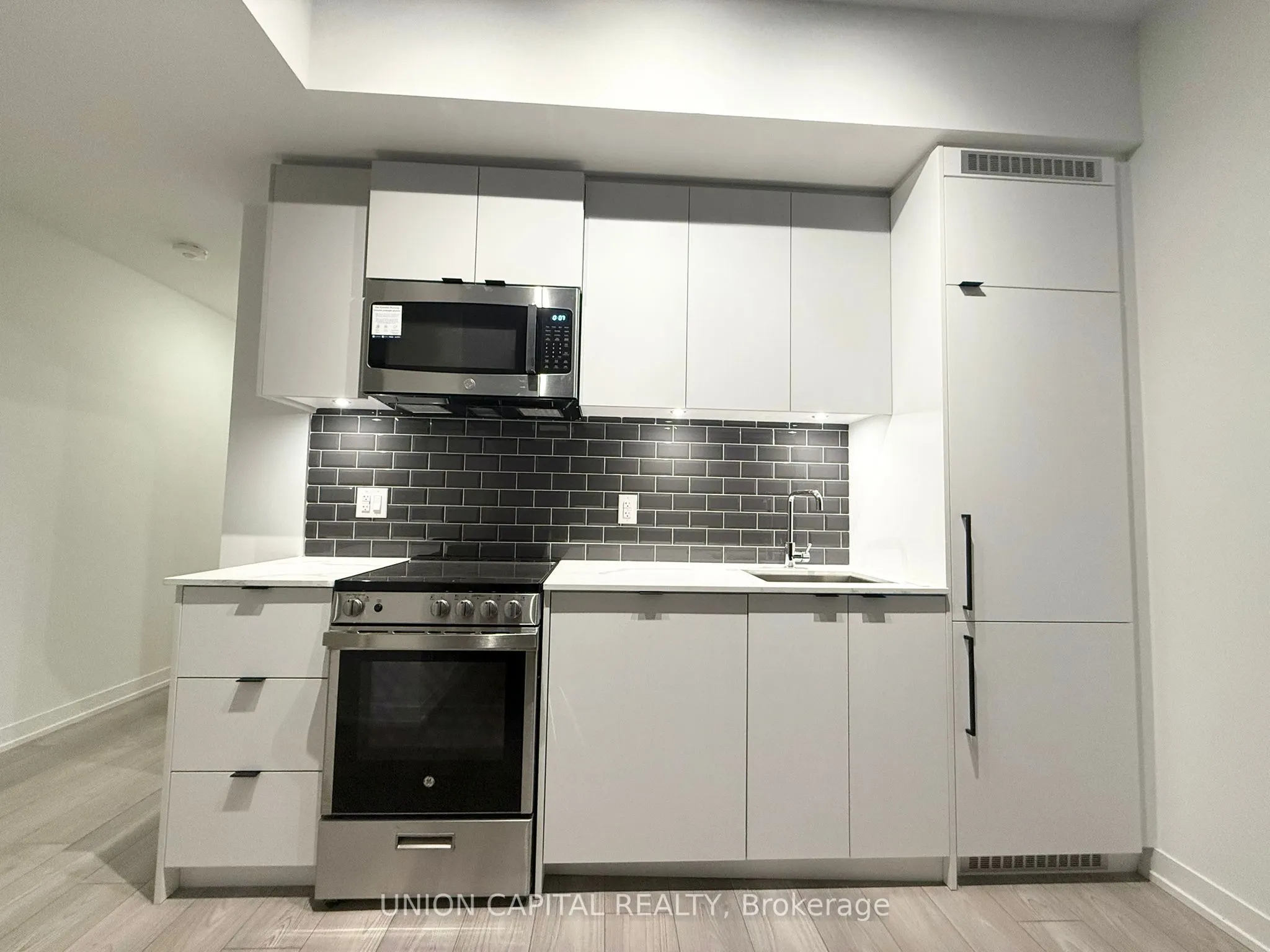 285 Dufferin Street, #521