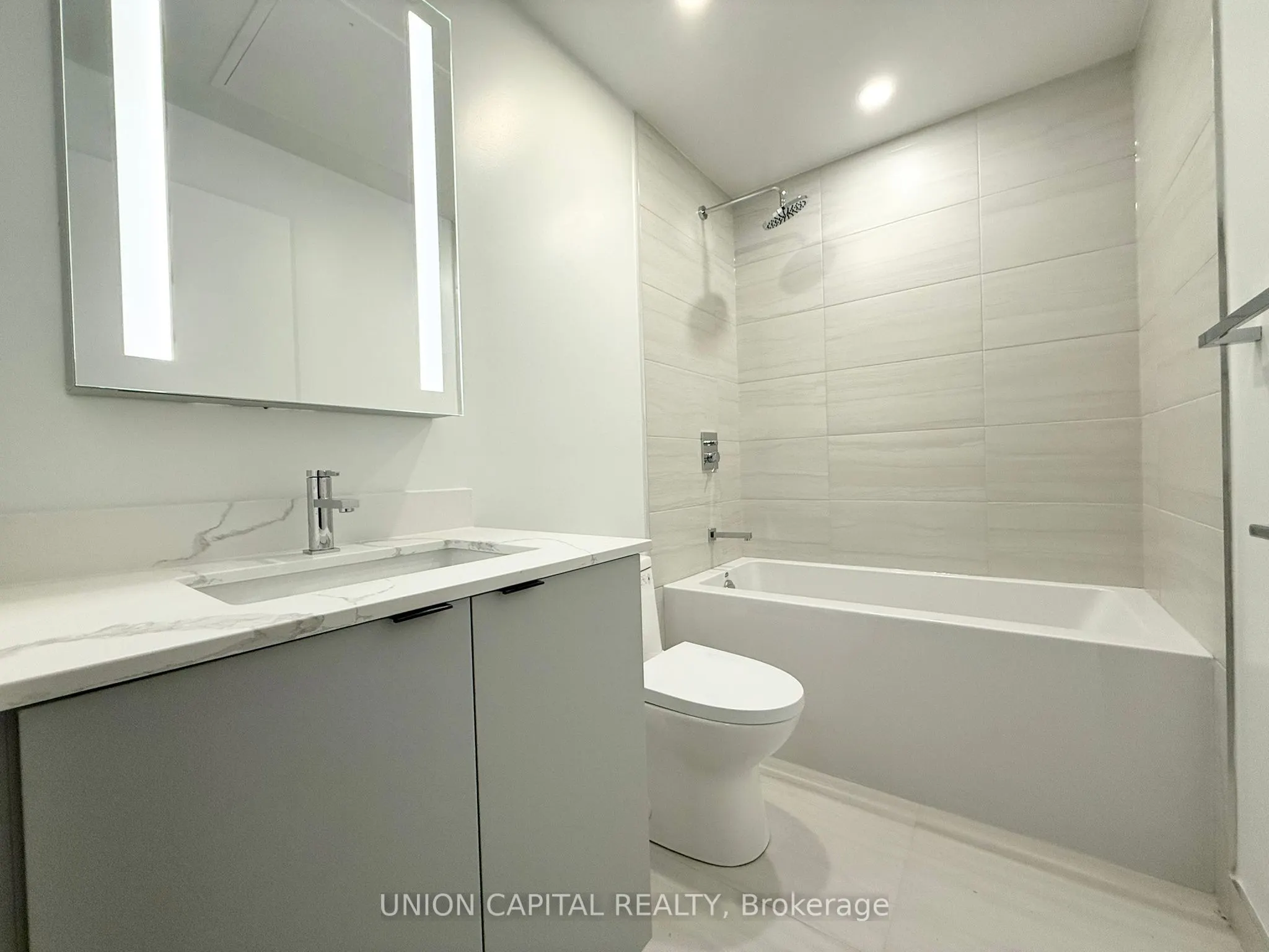 285 Dufferin Street, #521