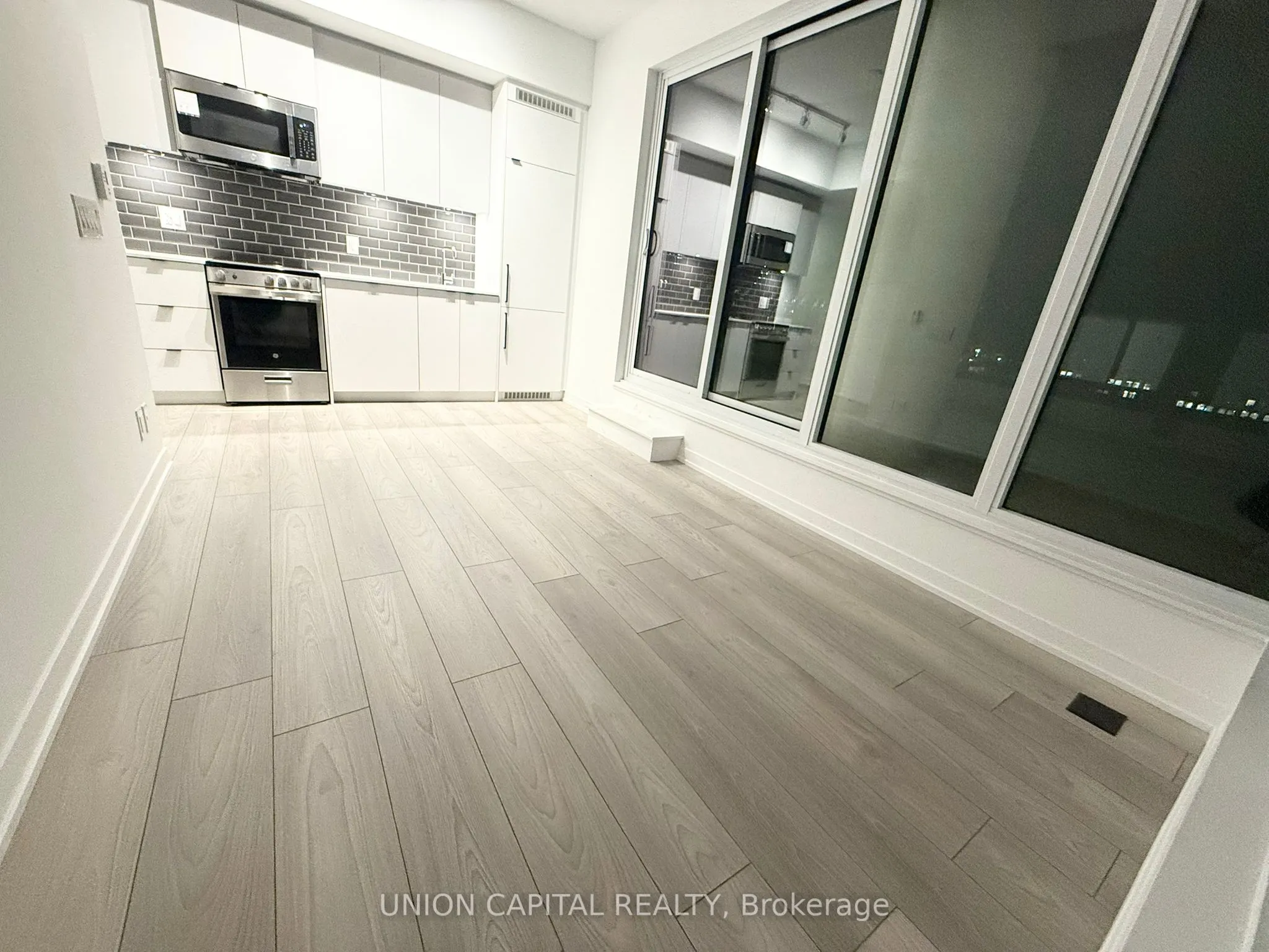 285 Dufferin Street, #521