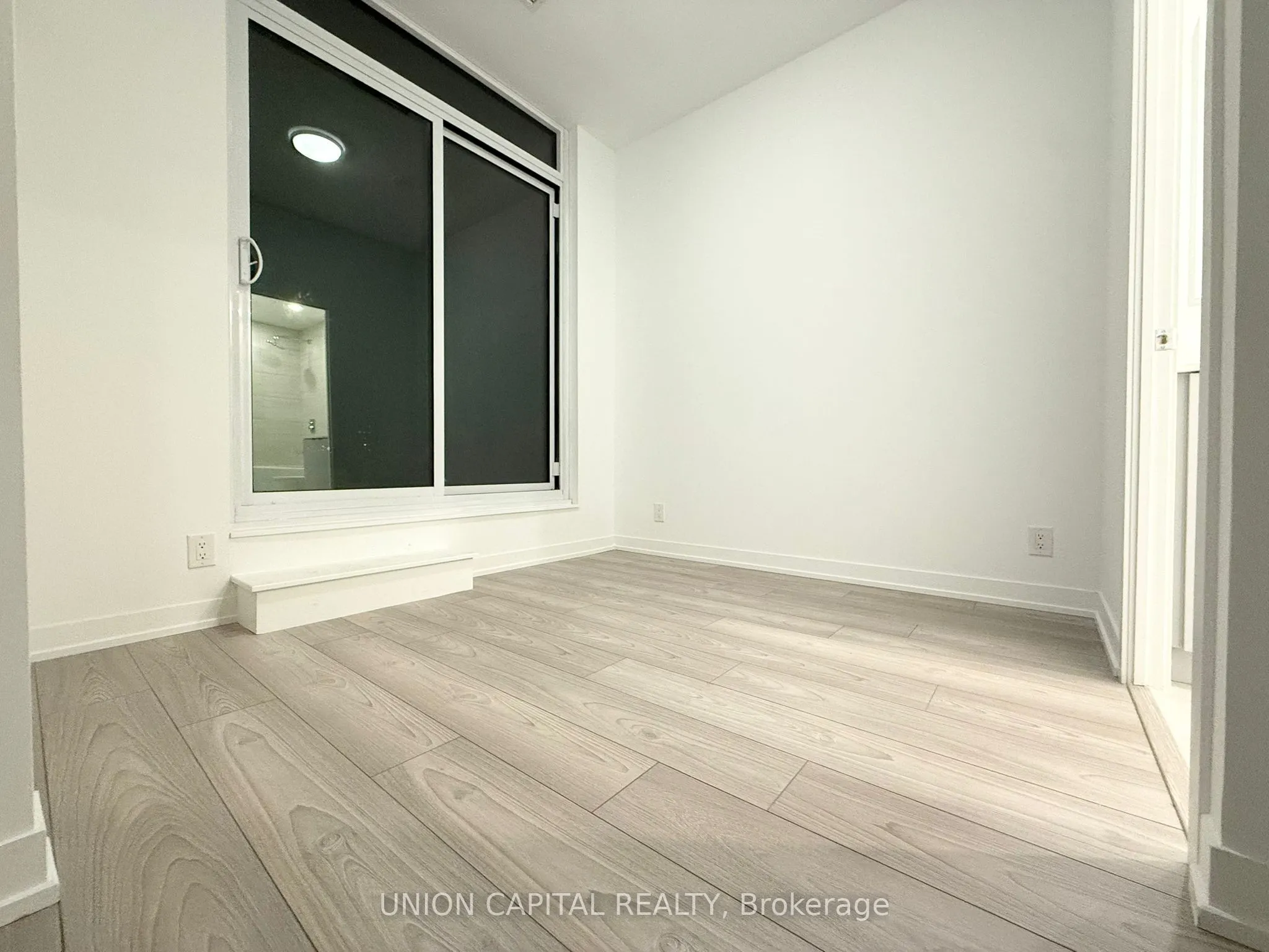 285 Dufferin Street, #521