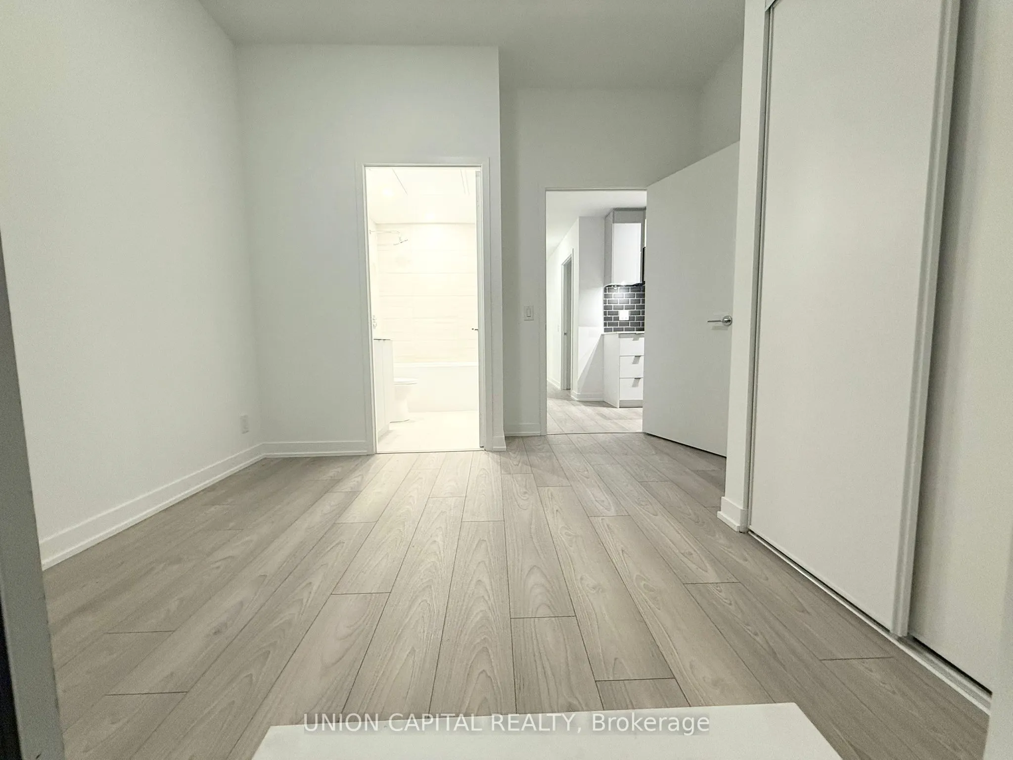 285 Dufferin Street, #521