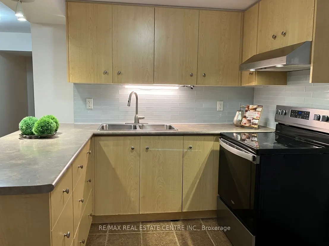 22 Hollister Road, #Lower Level