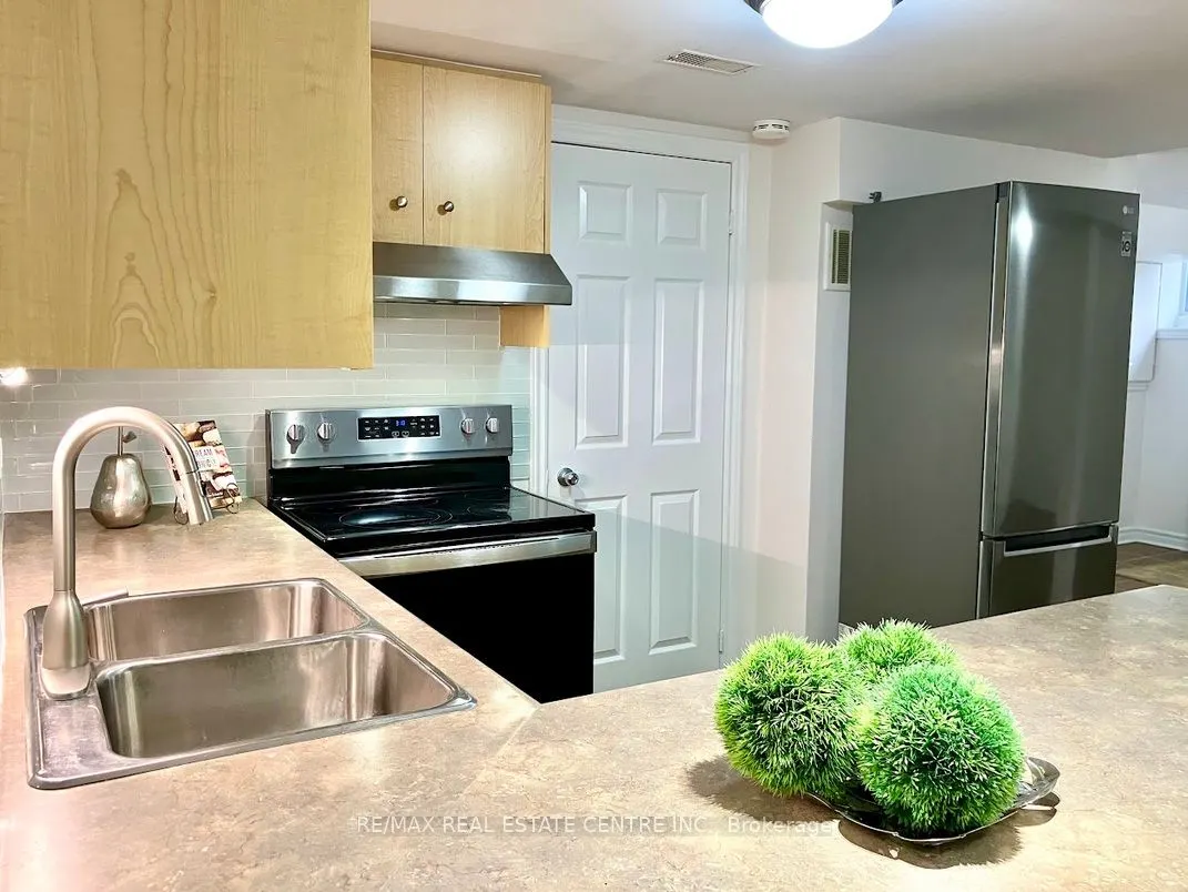 22 Hollister Road, #Lower Level