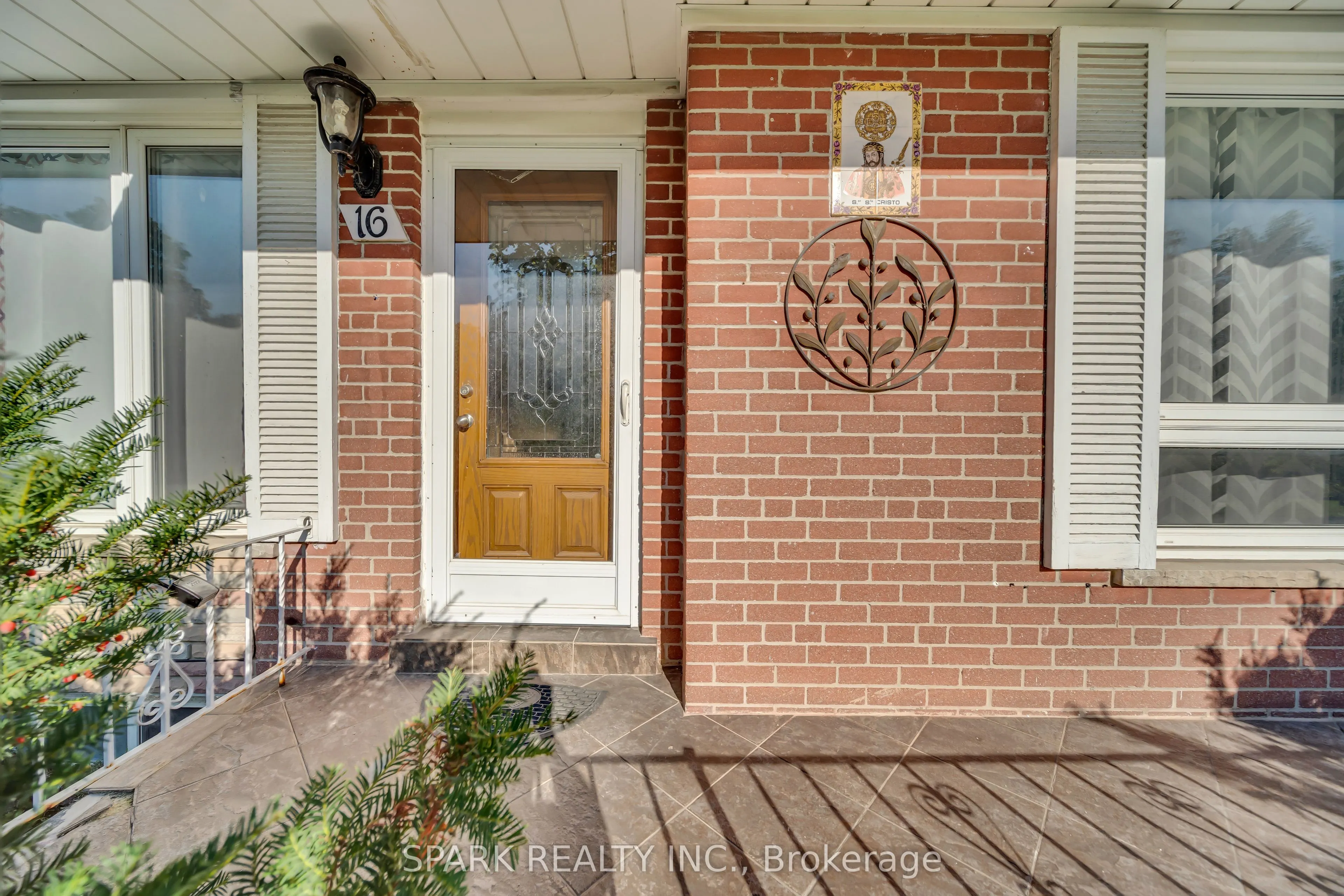 16 Horwood Drive, #Upper