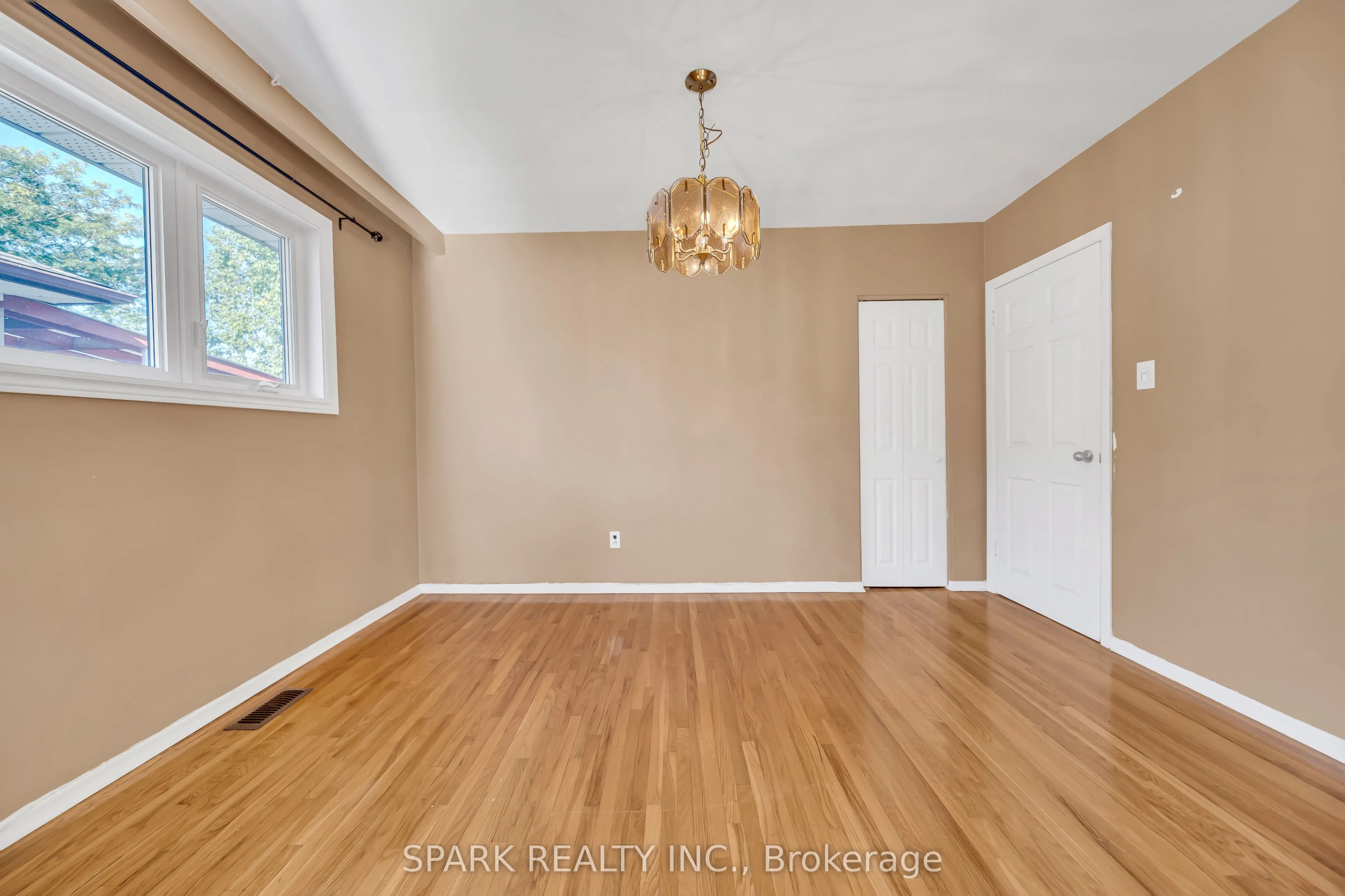 16 Horwood Drive, #Upper