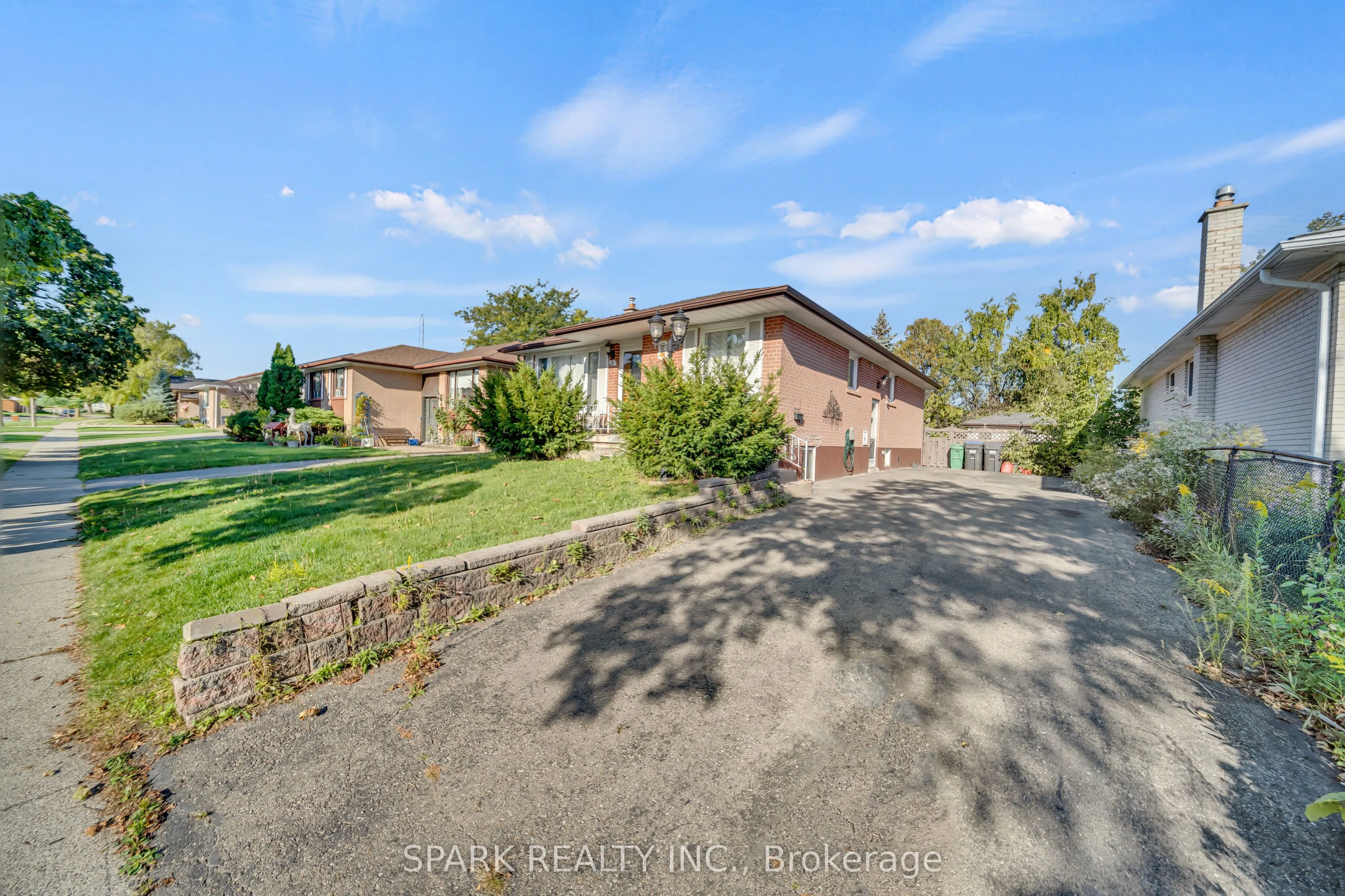 16 Horwood Drive, #Upper