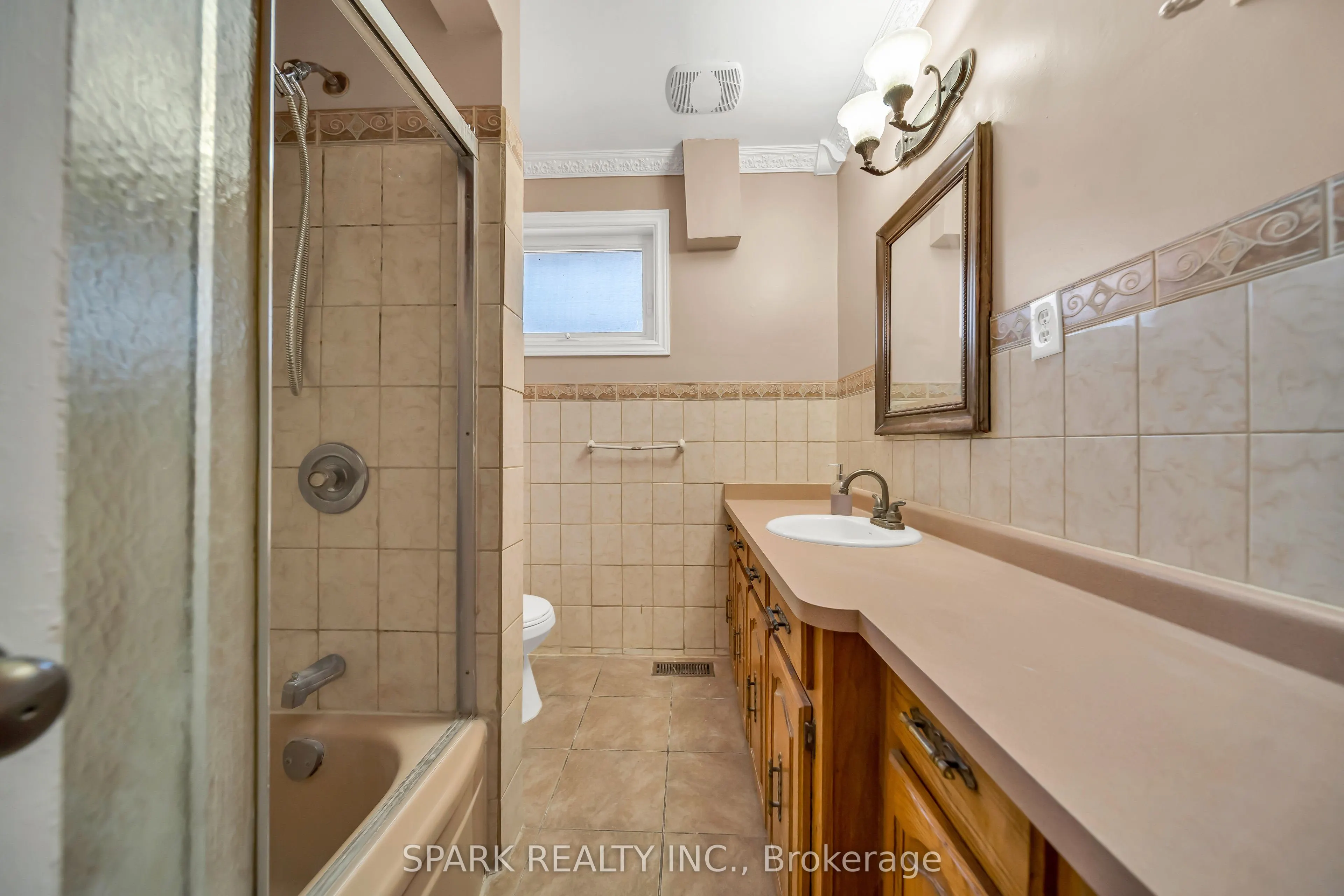 16 Horwood Drive, #Upper
