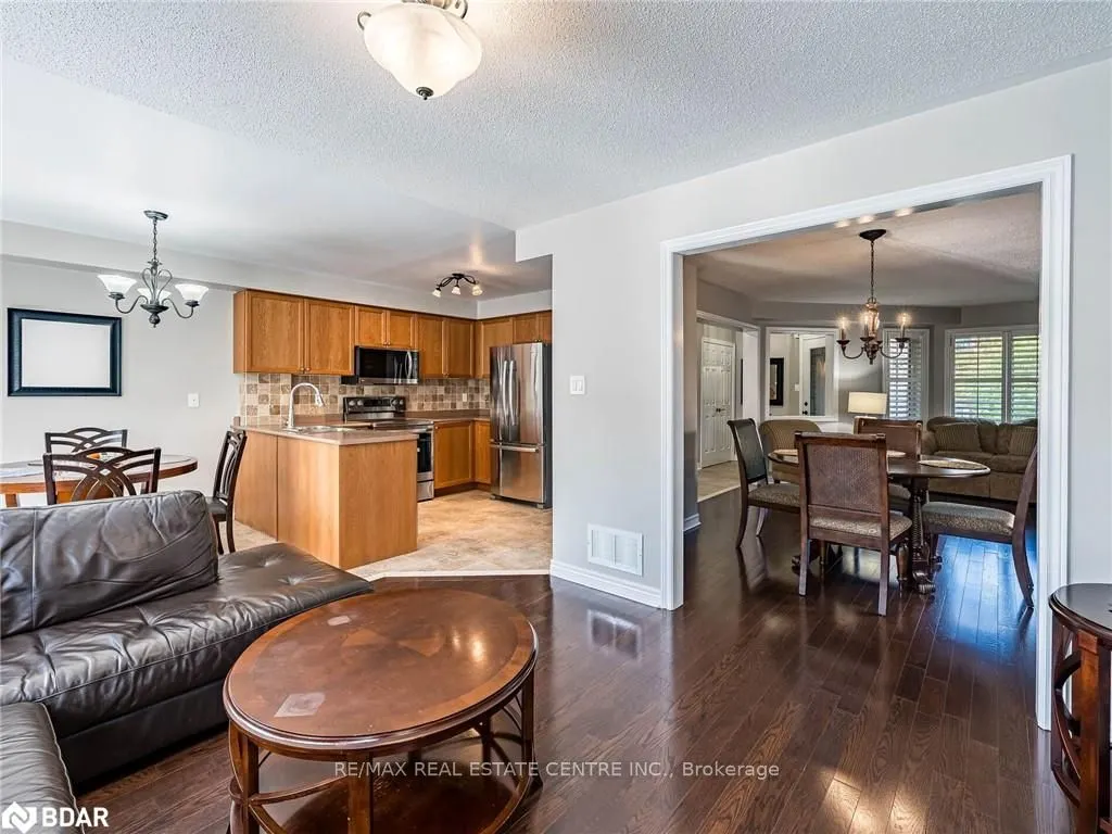 137 Mowat Crescent