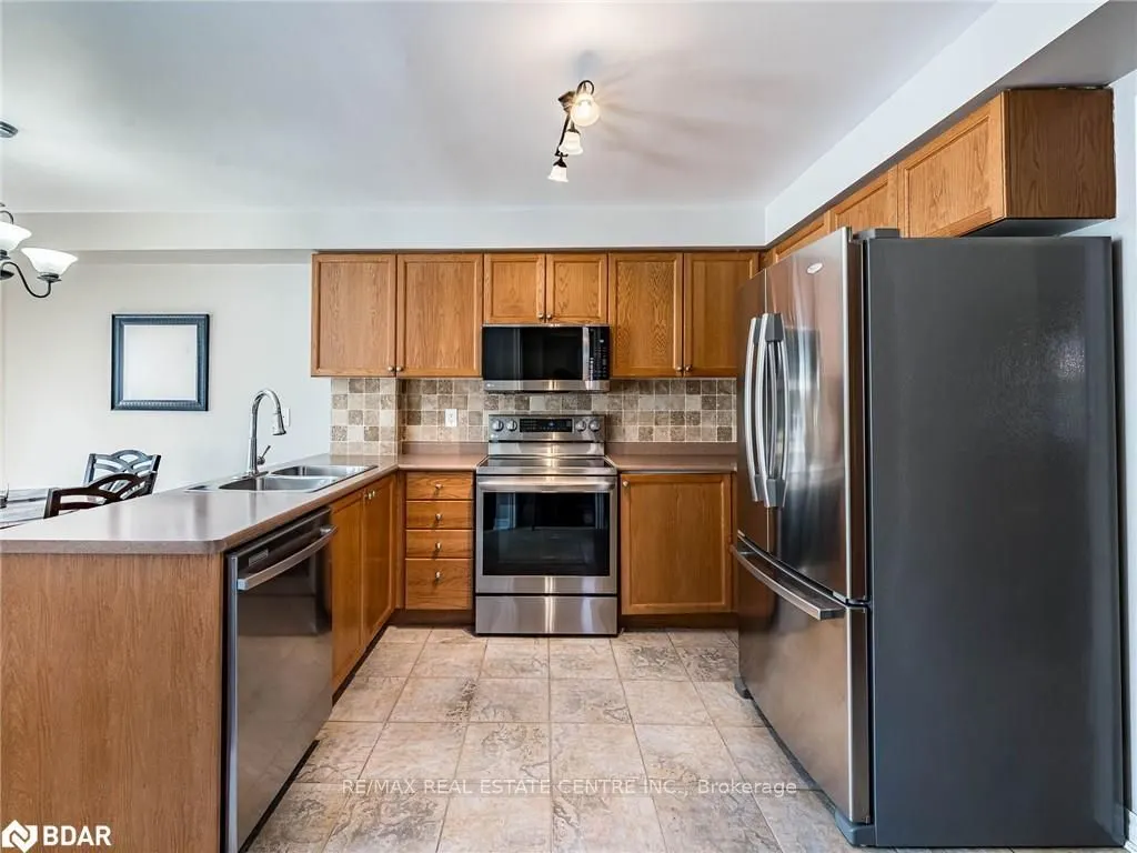 137 Mowat Crescent