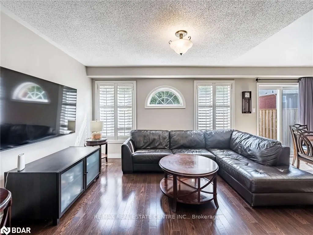 137 Mowat Crescent