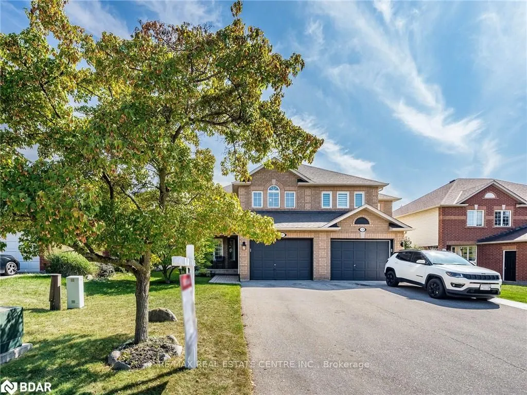137 Mowat Crescent