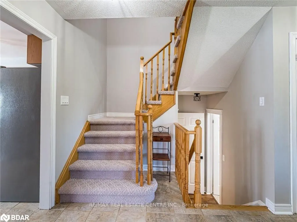 137 Mowat Crescent