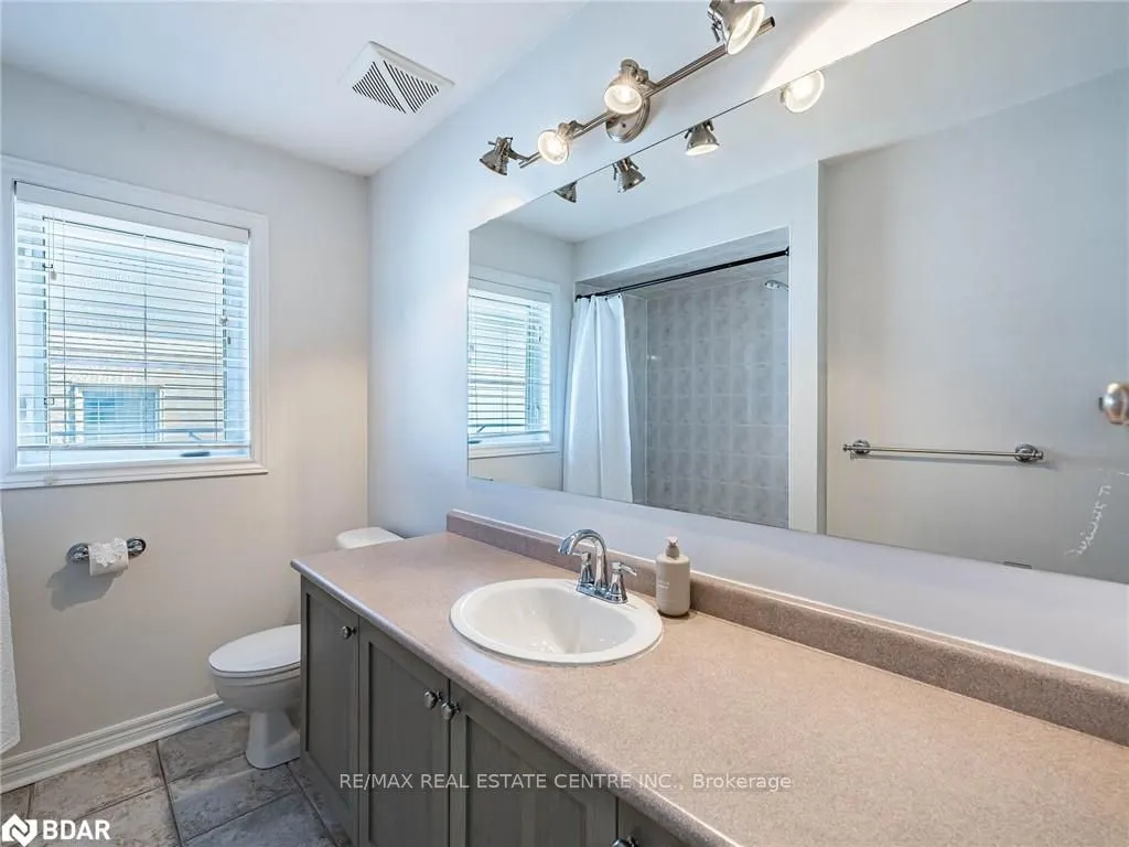 137 Mowat Crescent