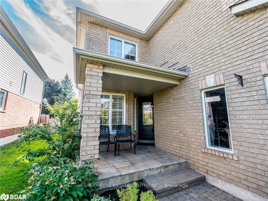 137 Mowat Crescent