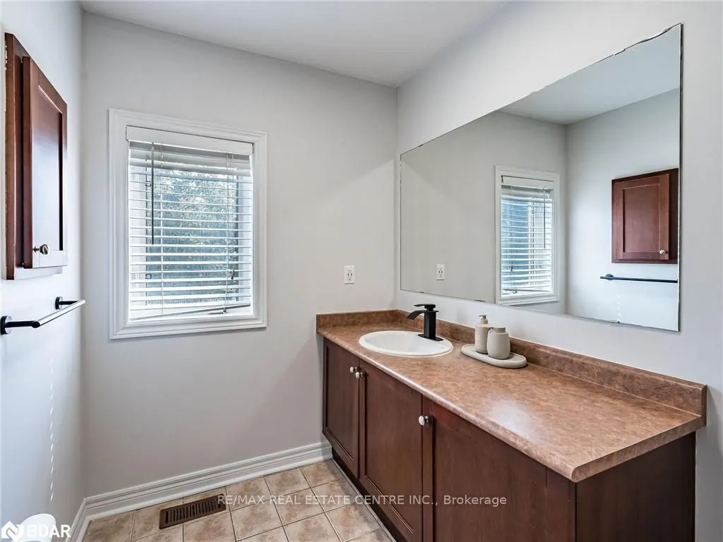 137 Mowat Crescent