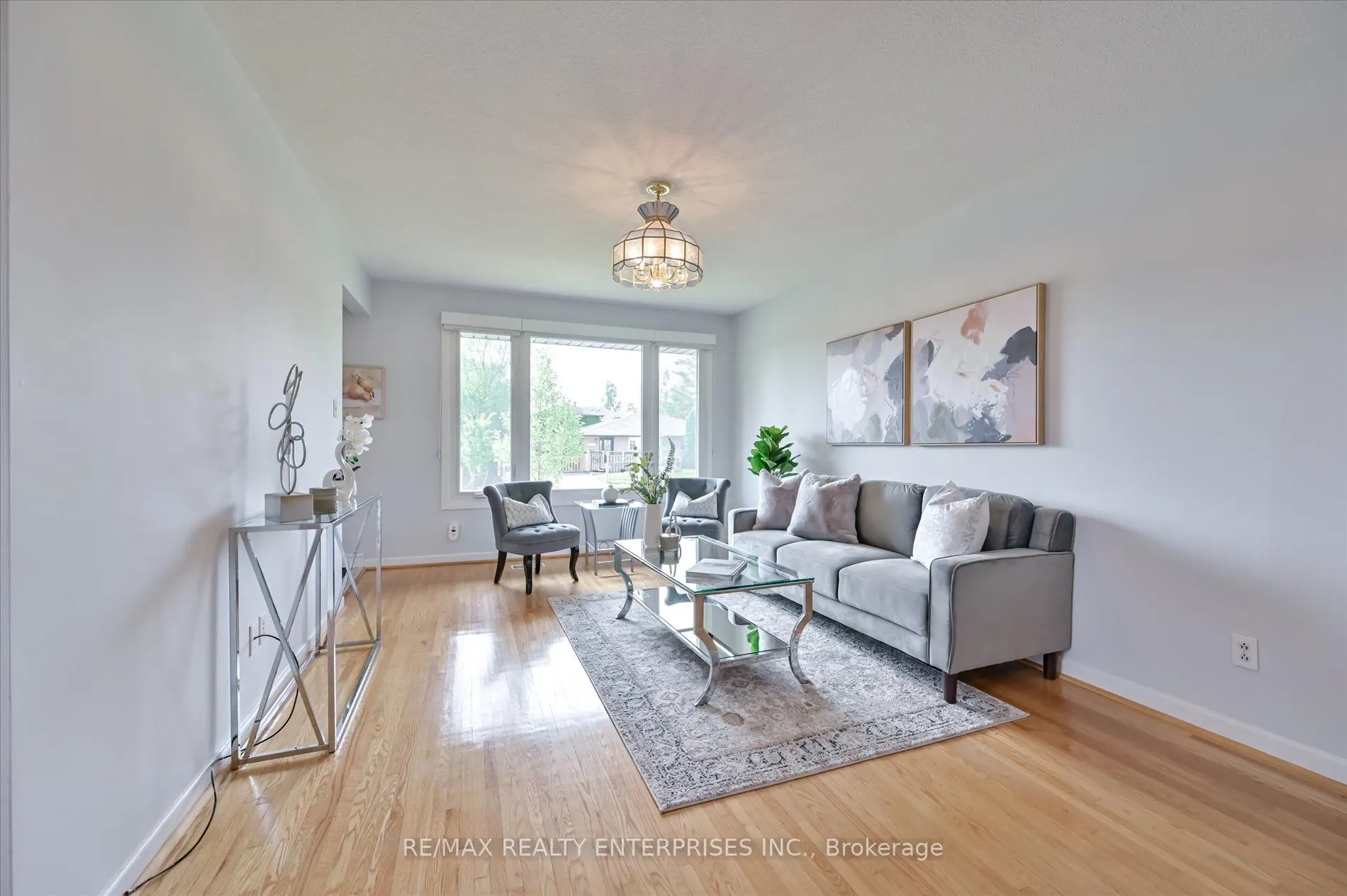 1544 Swanage Crescent