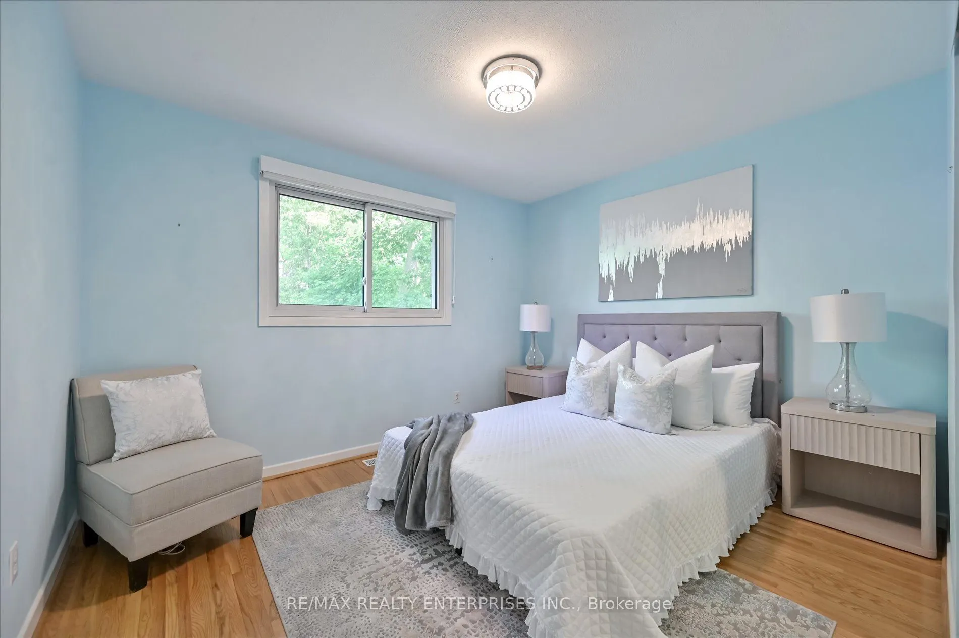 1544 Swanage Crescent