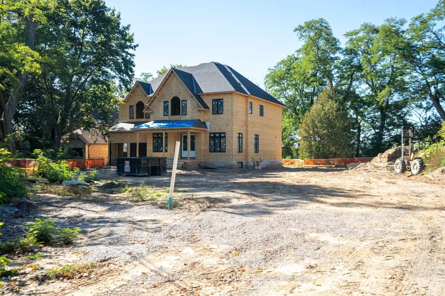 1429 Dundas Crescent