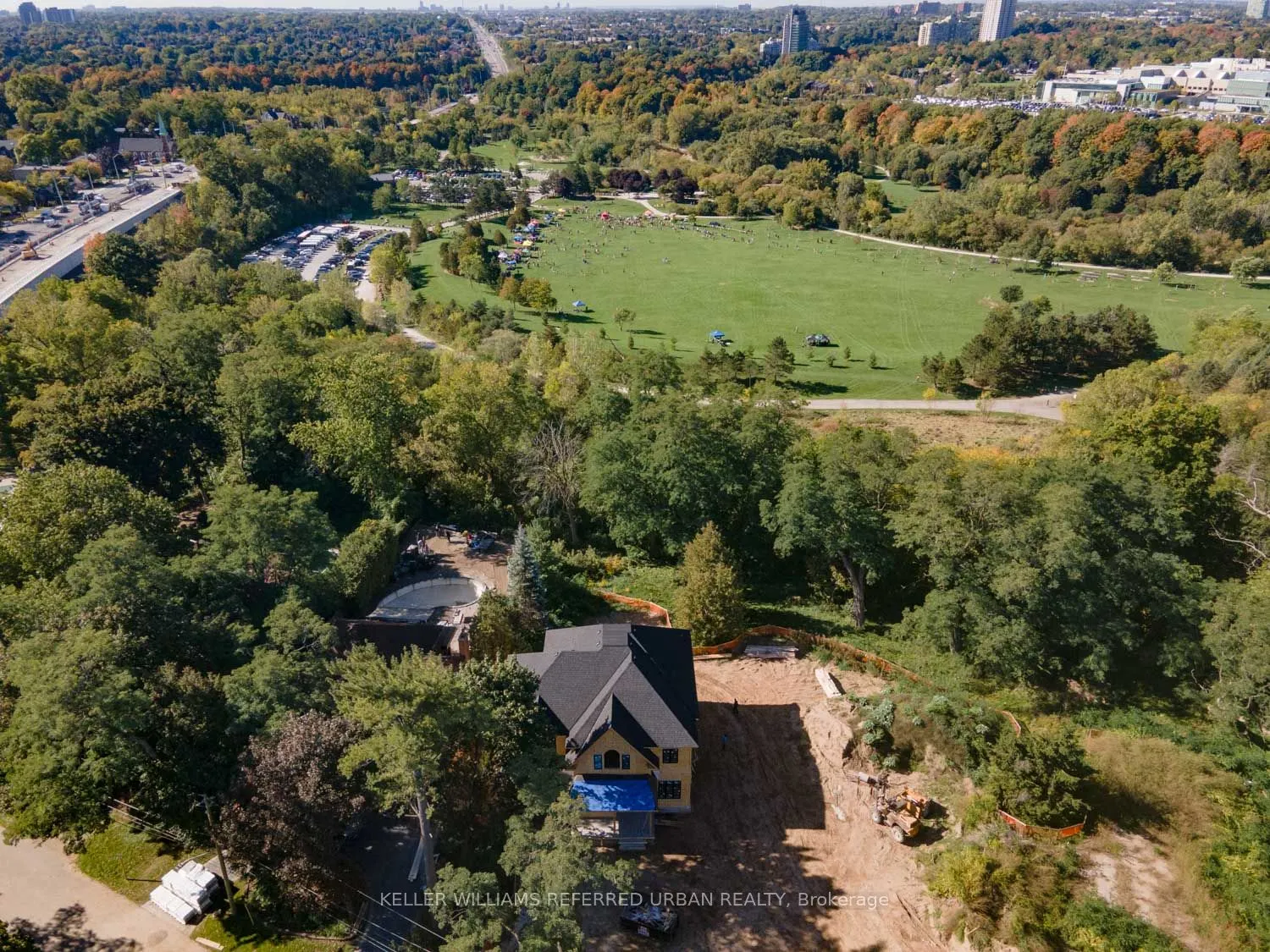 1429 Dundas Crescent