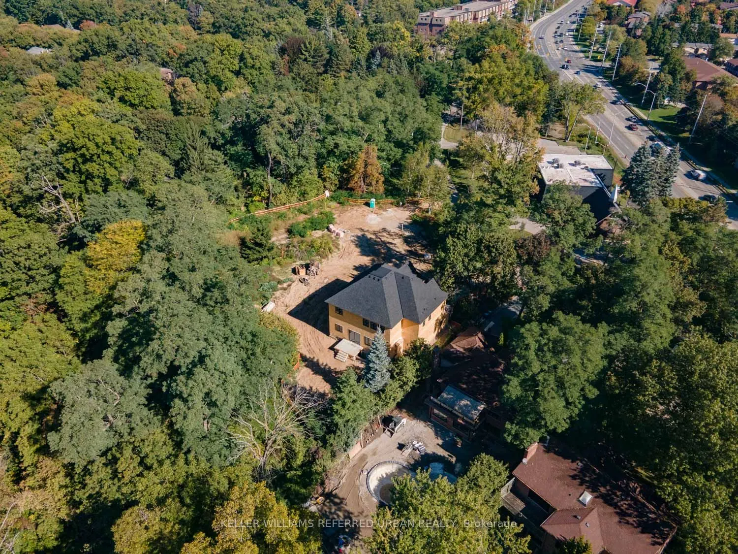 1429 Dundas Crescent