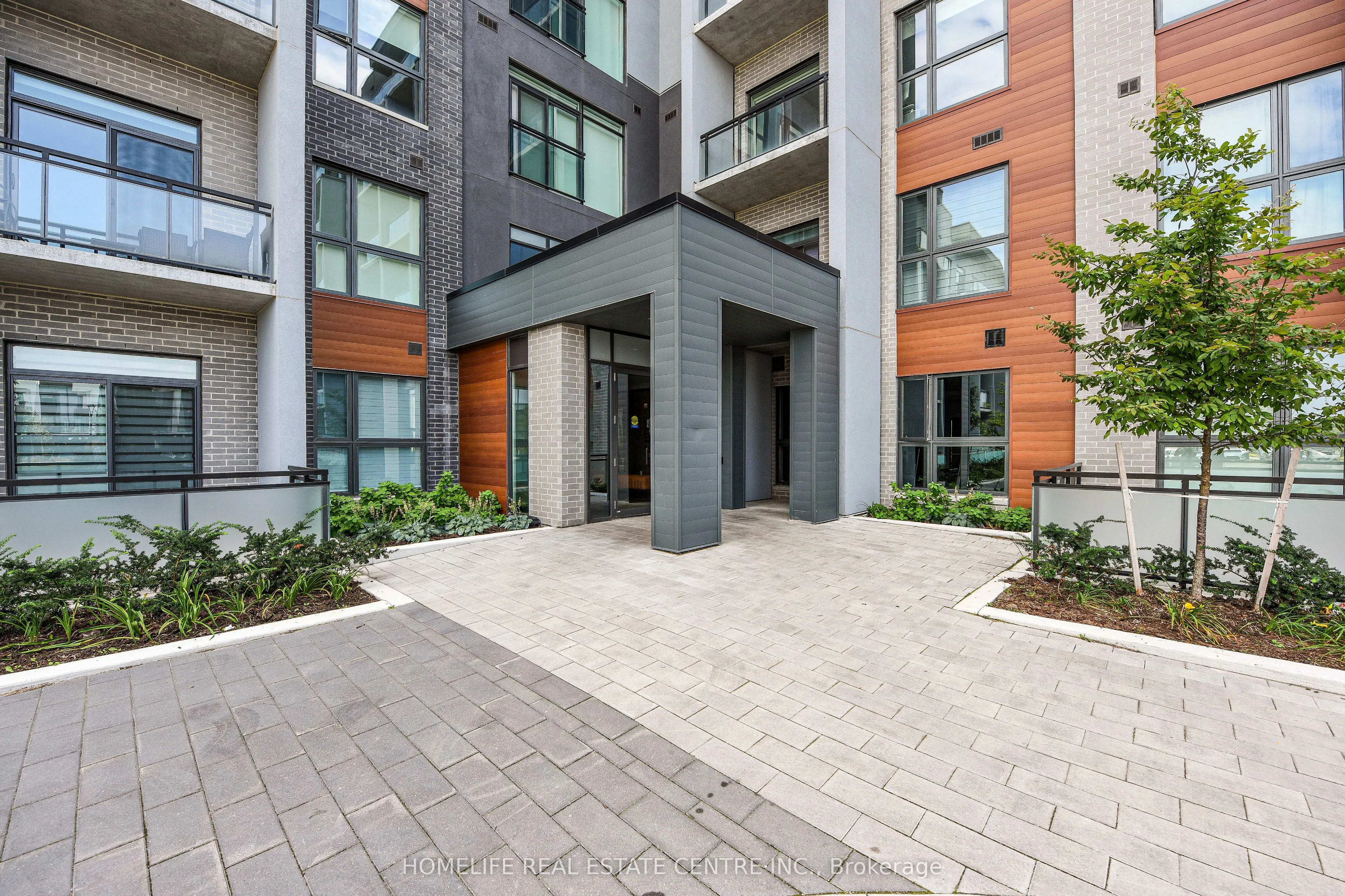 95 Dundas Street, #104