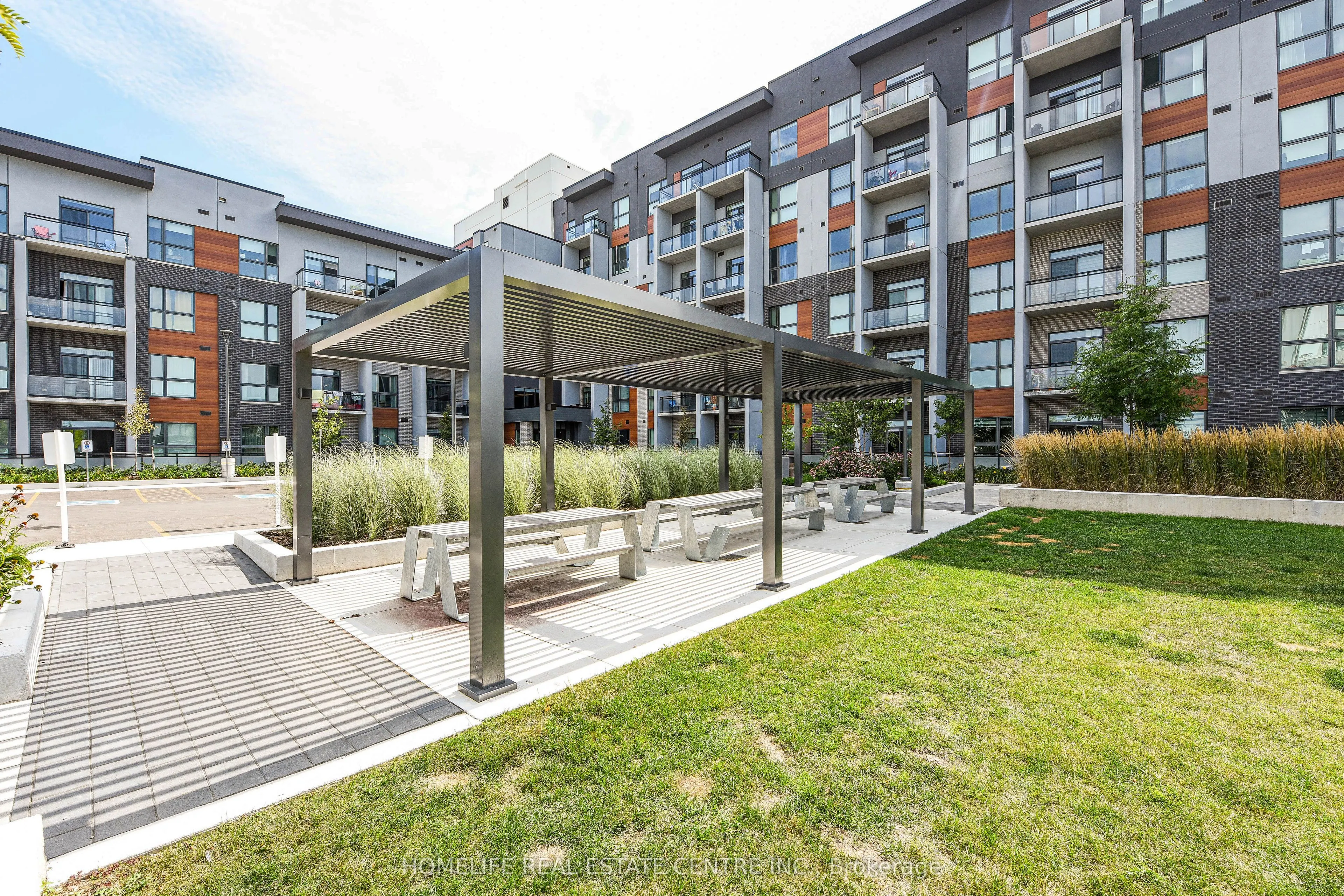 95 Dundas Street, #104