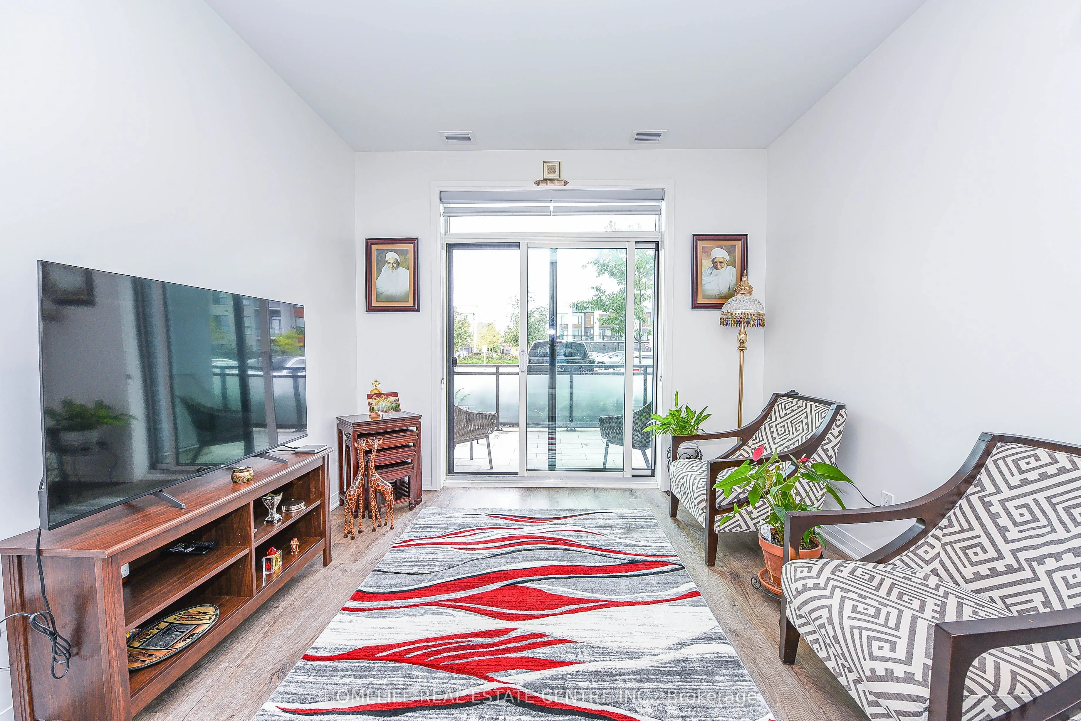 95 Dundas Street, #104