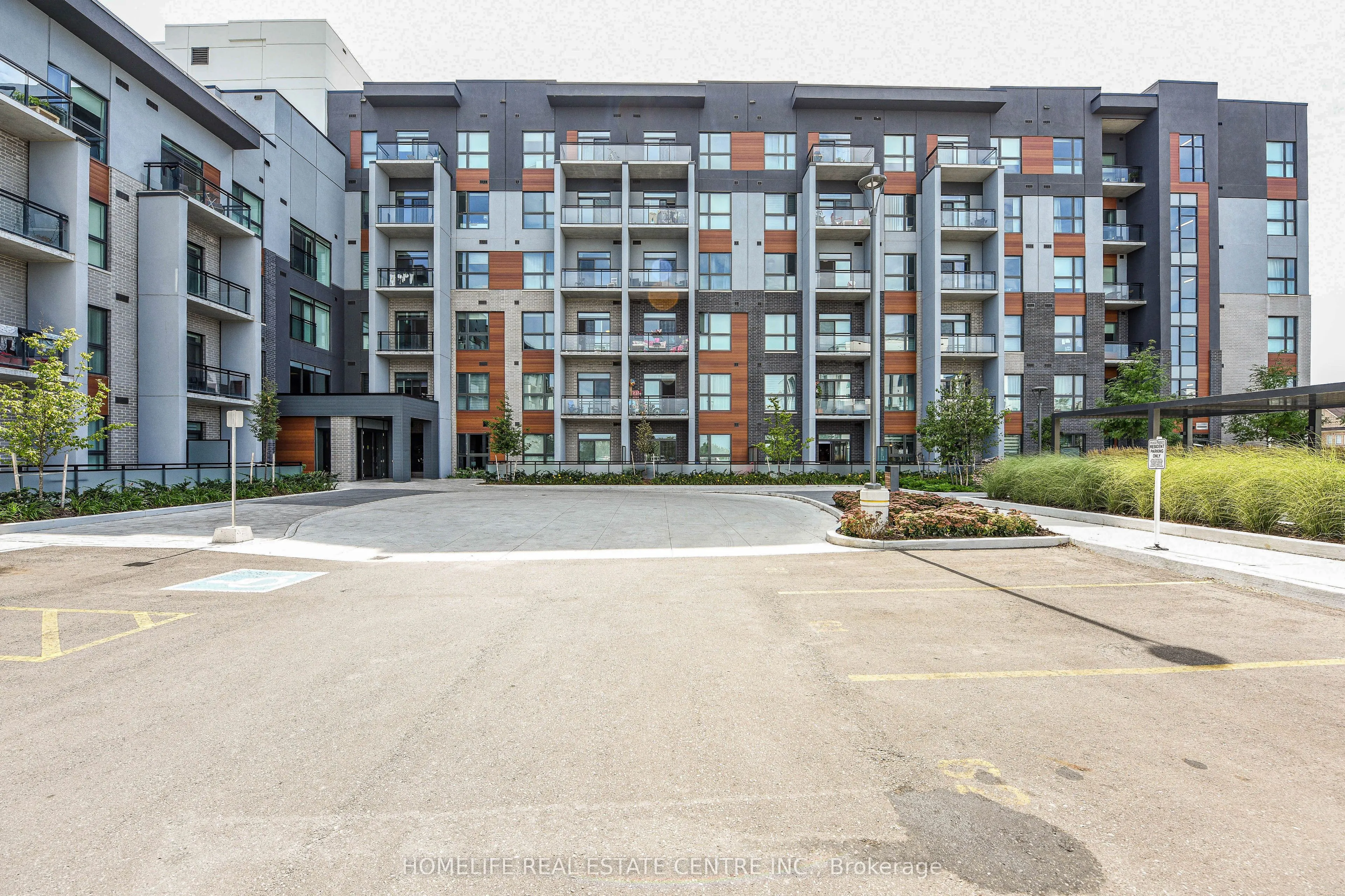 95 Dundas Street, #104