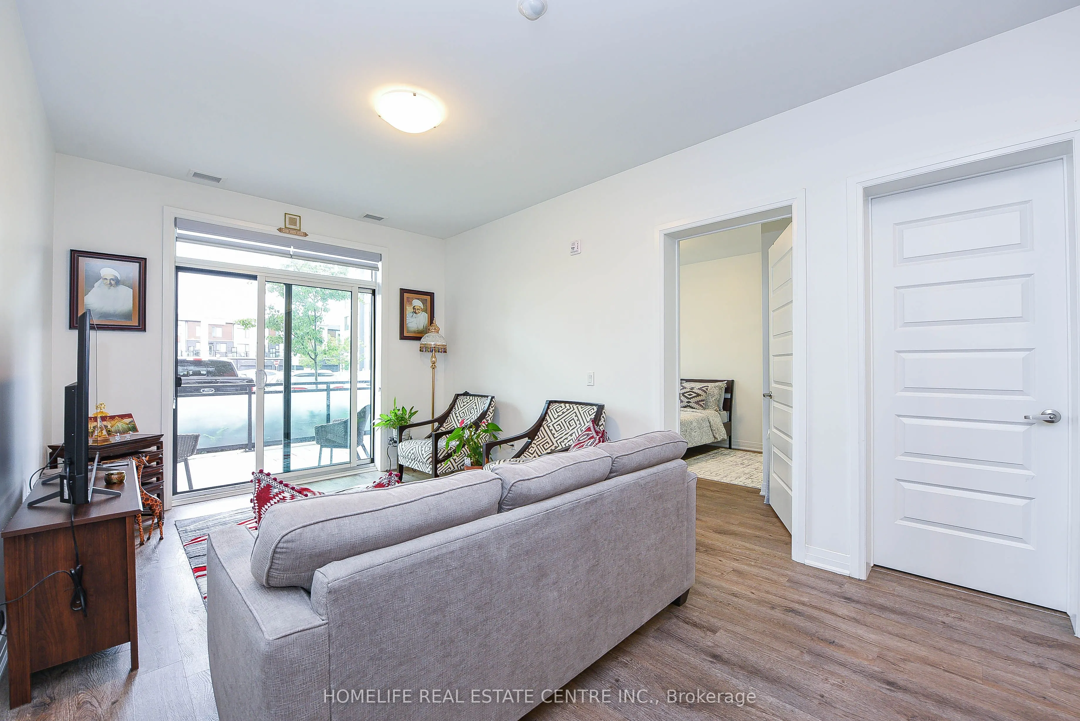 95 Dundas Street, #104