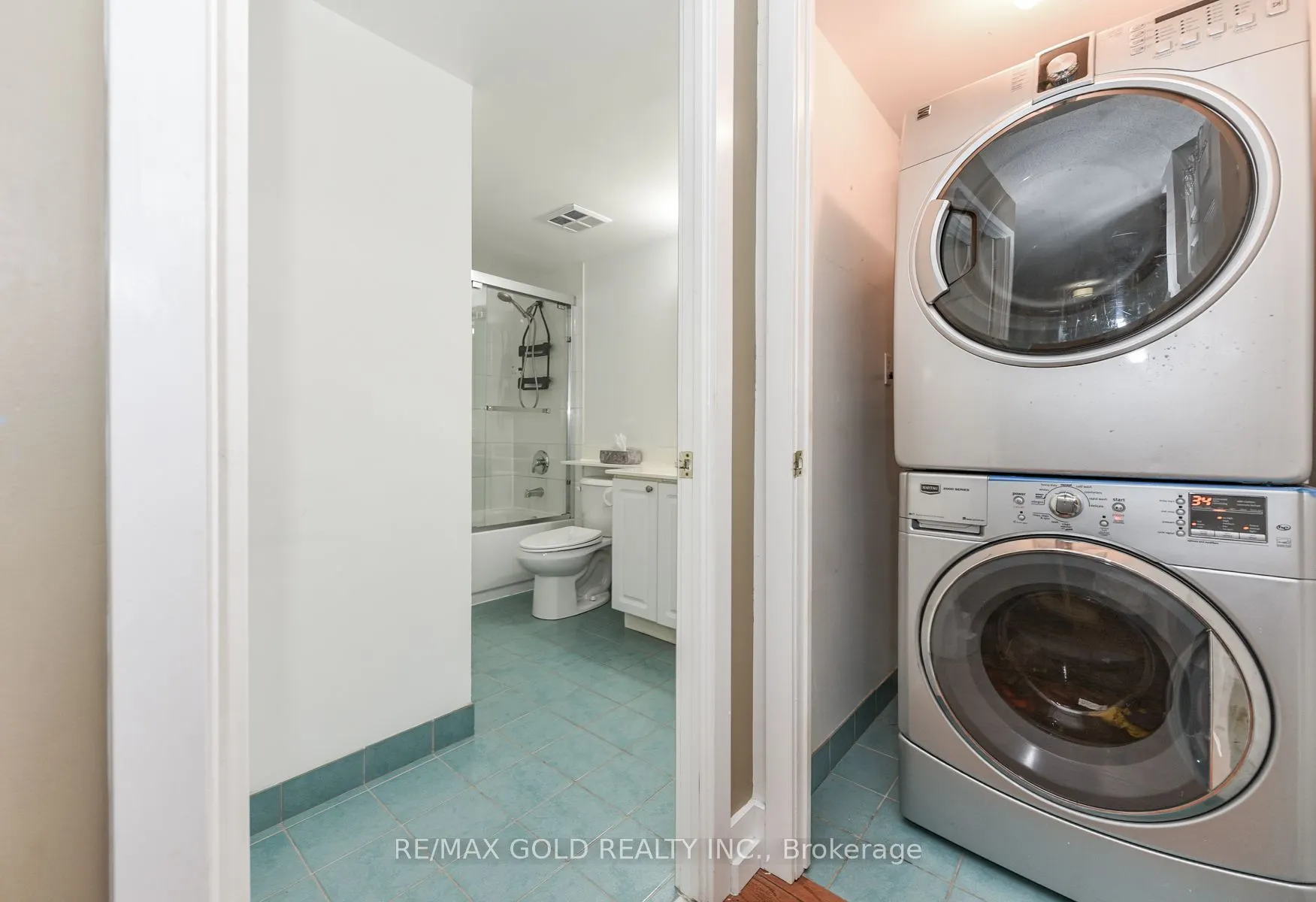 17 Michael Power Place, #211