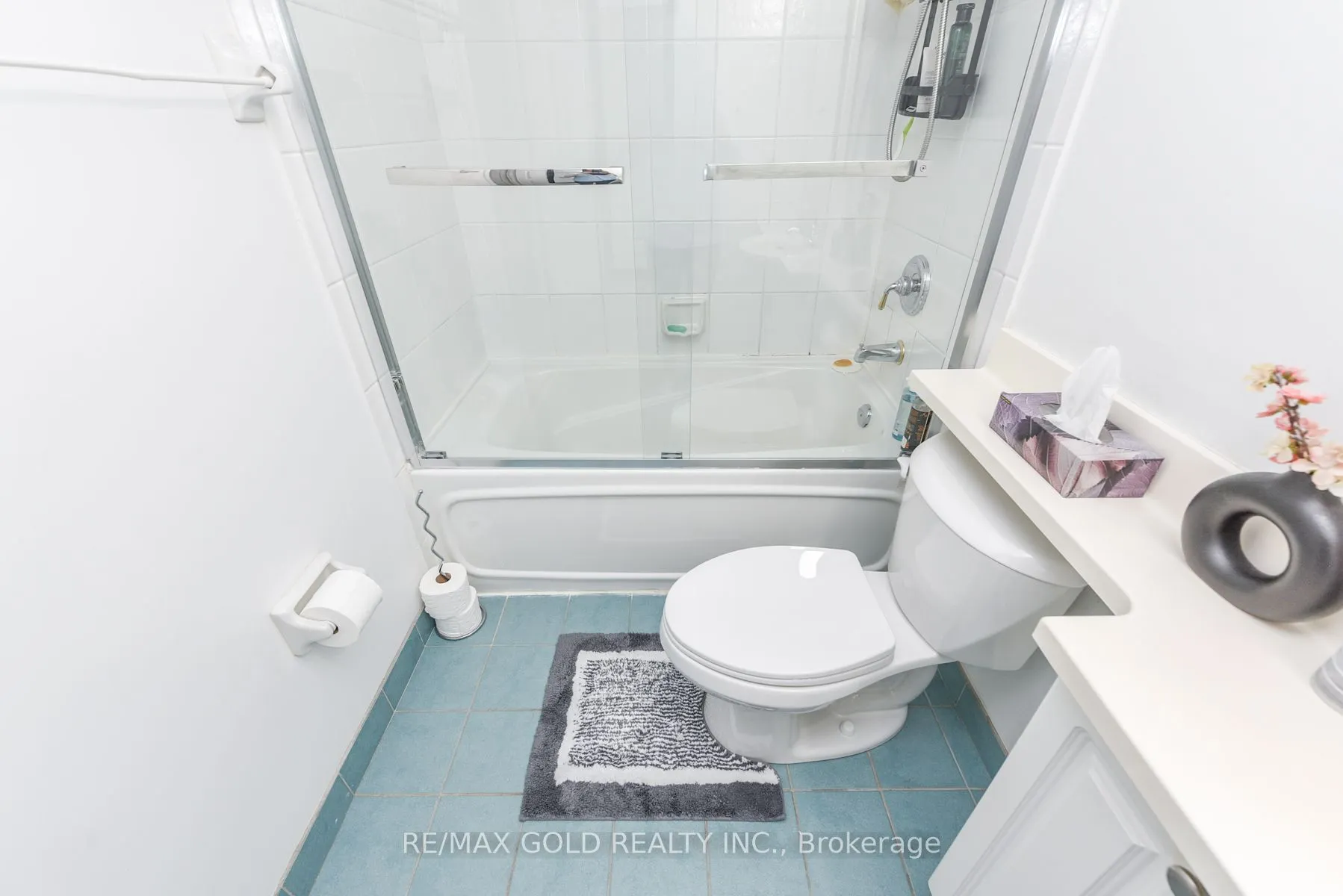 17 Michael Power Place, #211