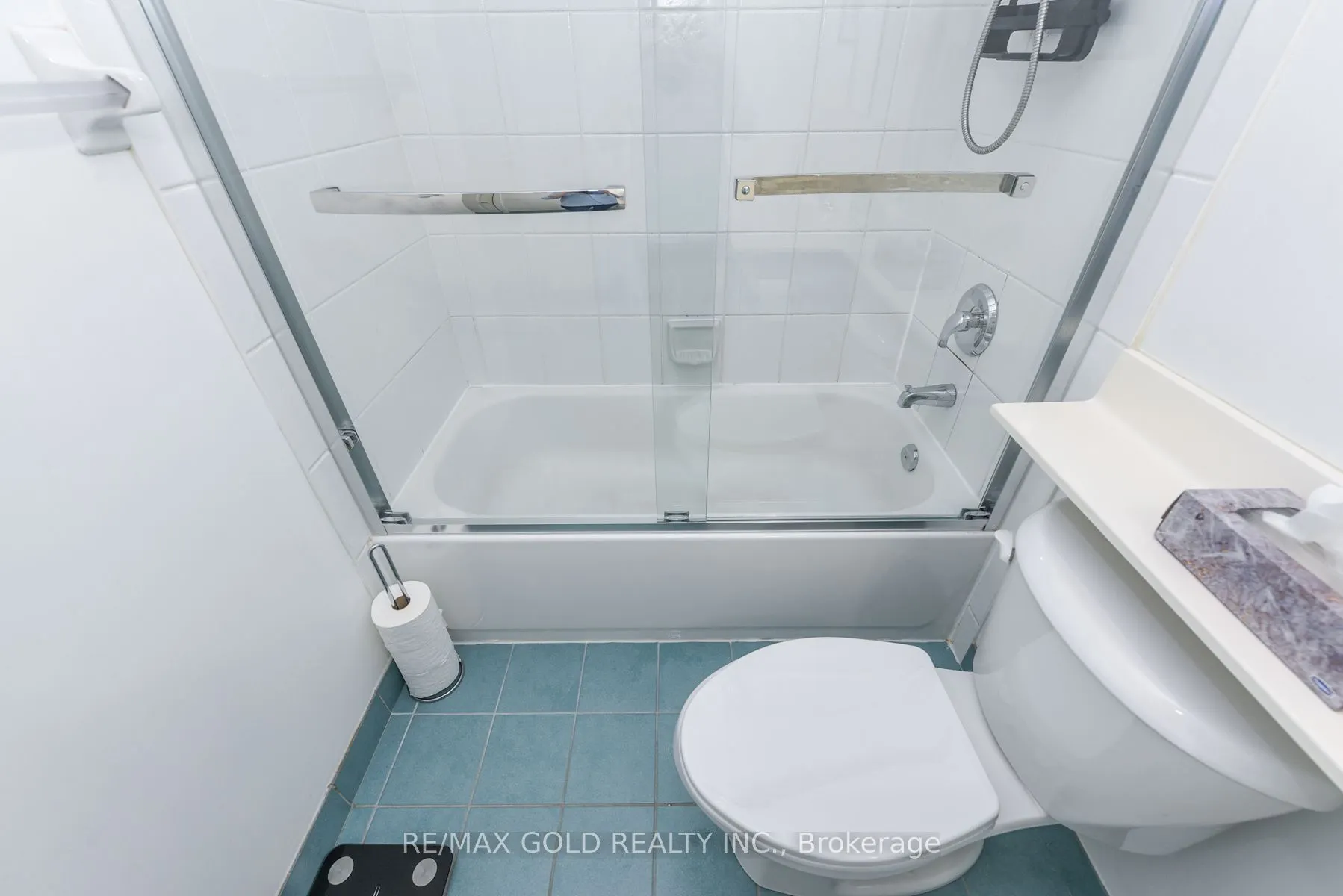17 Michael Power Place, #211